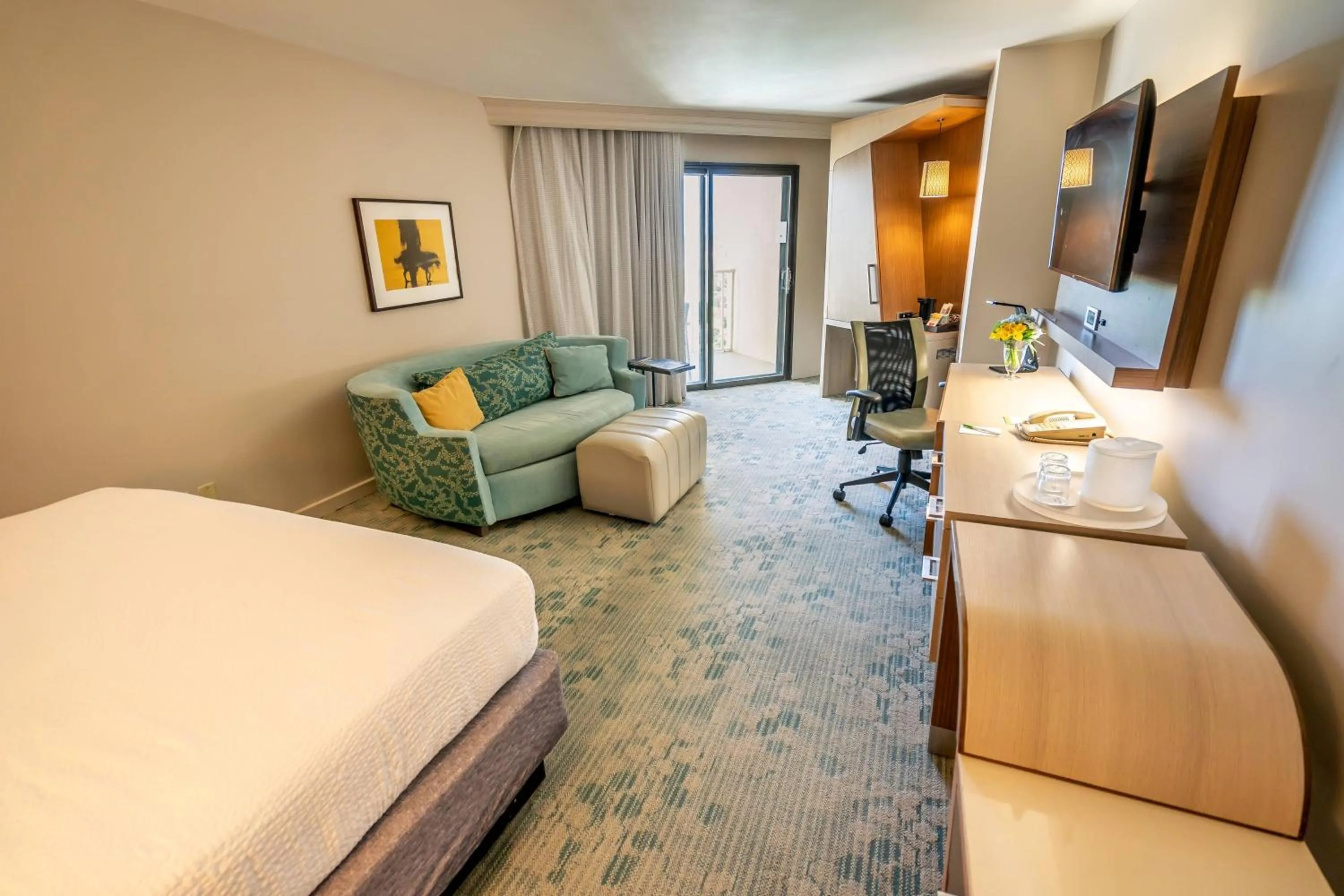 Photo of the whole room, Bed in Courtyard by Marriott Isla Verde Beach Resort