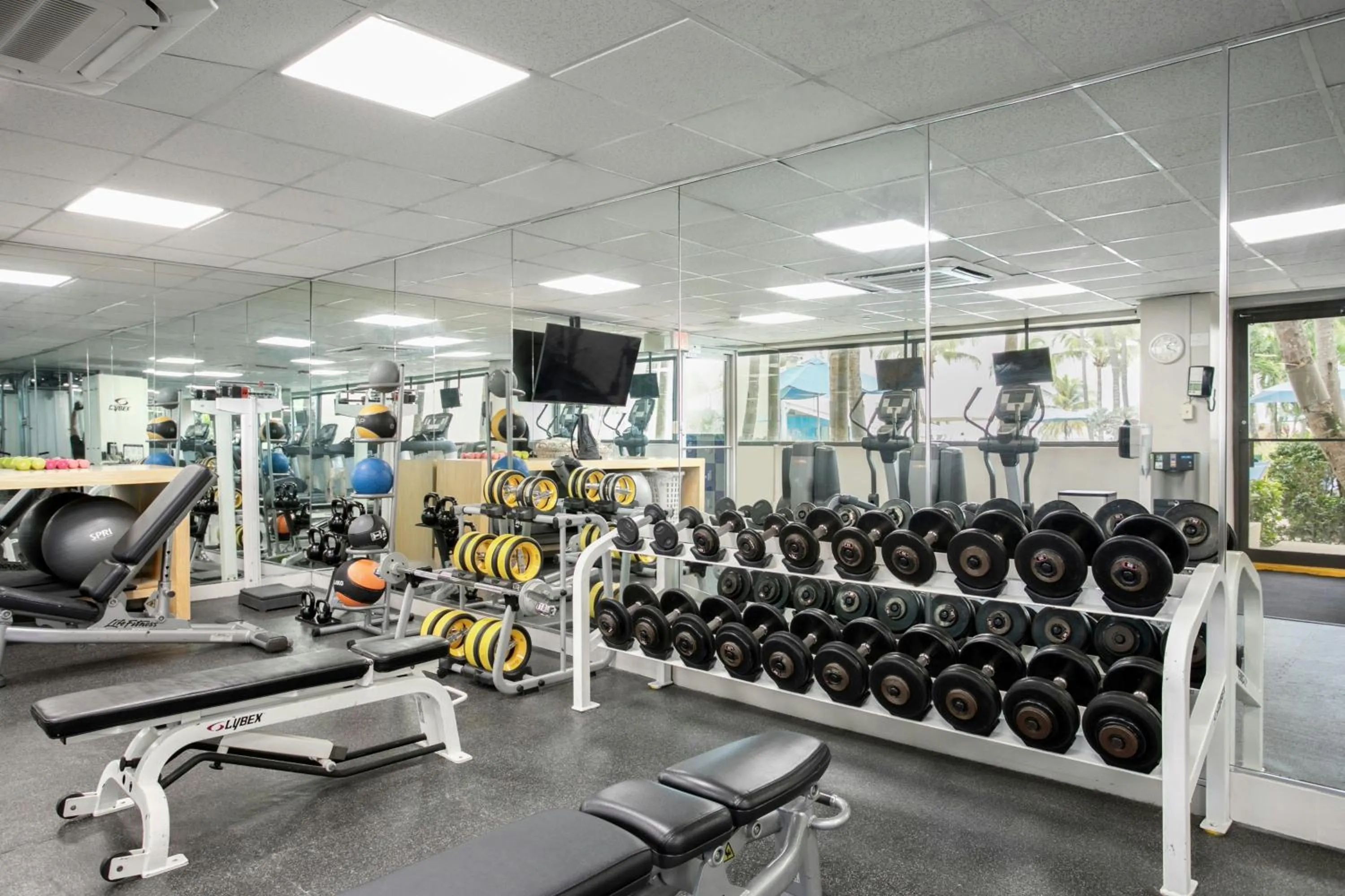 Fitness centre/facilities in Courtyard by Marriott Isla Verde Beach Resort