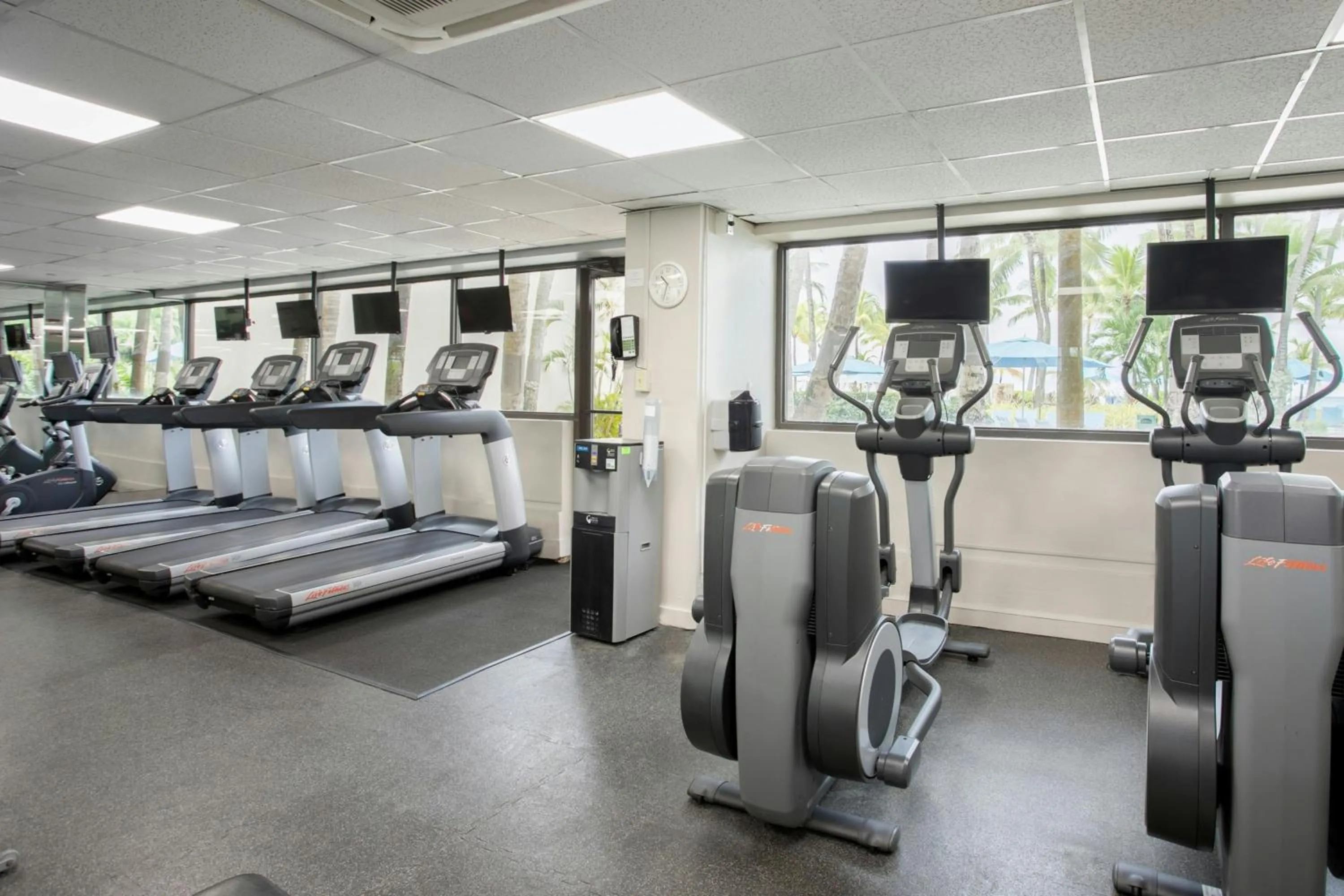 Fitness centre/facilities in Courtyard by Marriott Isla Verde Beach Resort