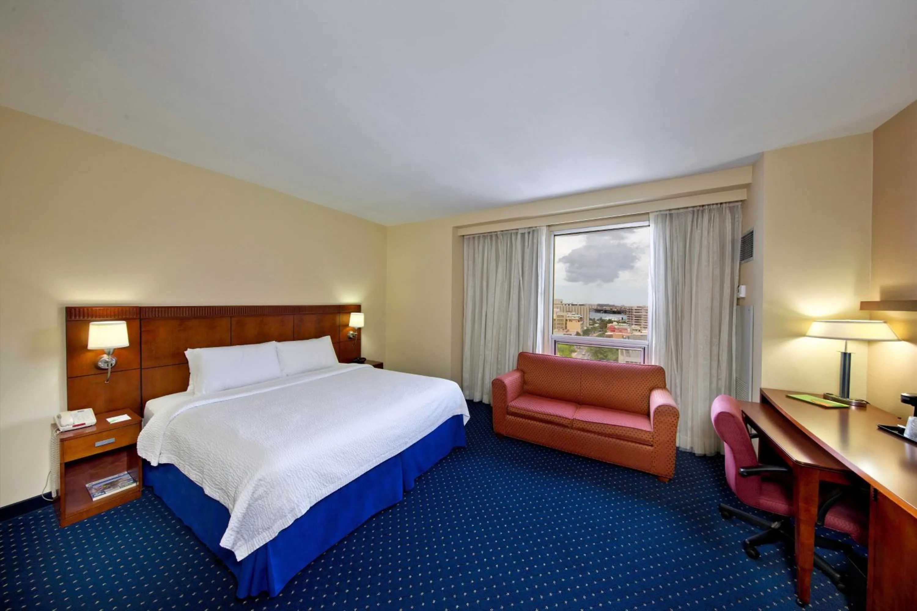 Photo of the whole room, Bed in Courtyard by Marriott San Juan Miramar