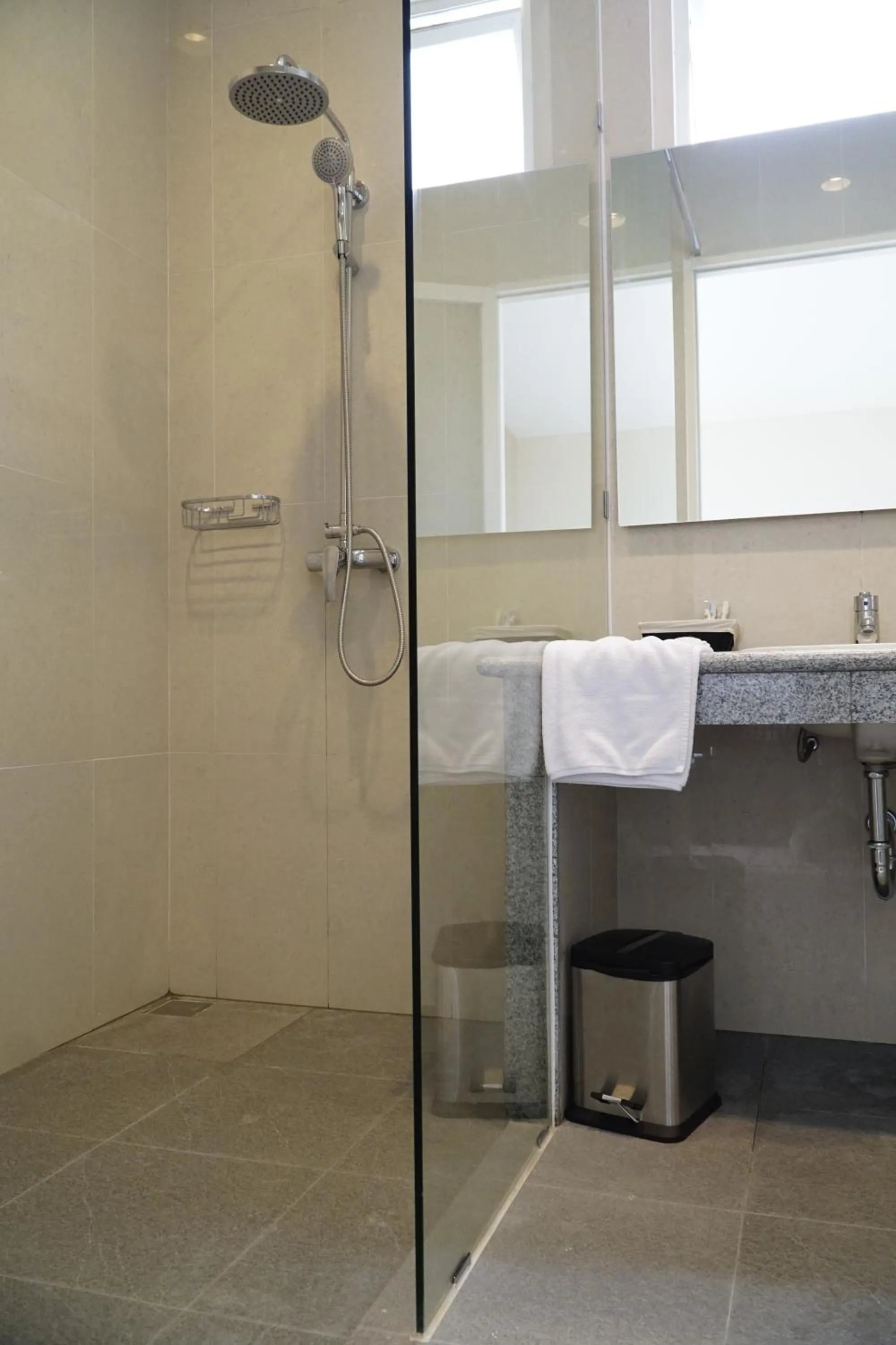 Shower in Arainn Bed & Breakfast Tretes Prigen by ecommerceloka