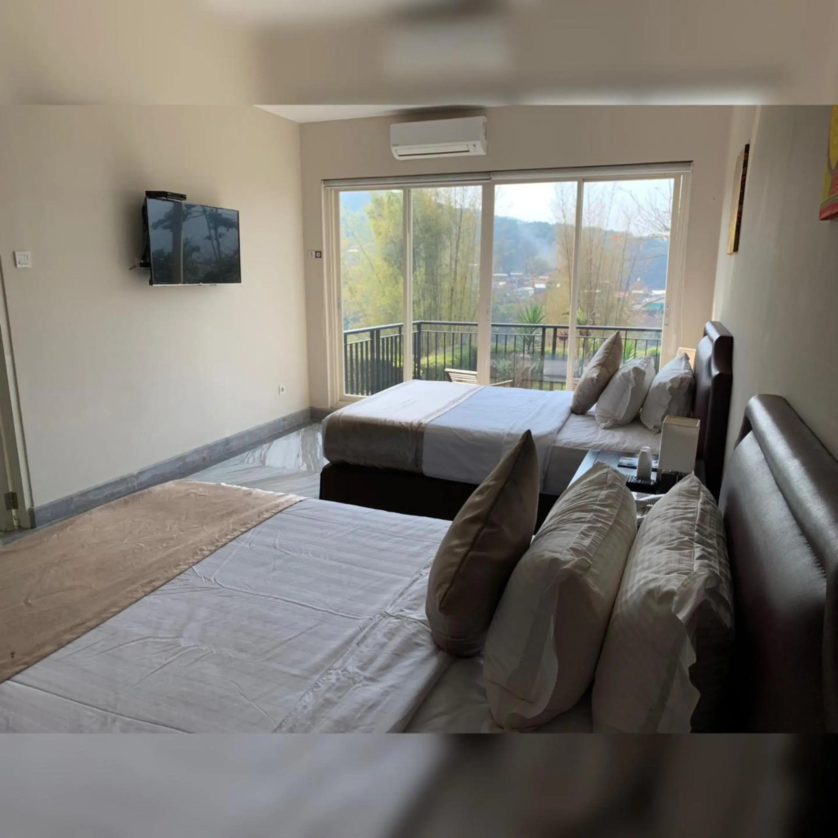 Standard Double Room with Balcony in Arainn Bed & Breakfast Tretes Prigen by ecommerceloka Standard Double Room with Balcony in Arainn Bed & Breakfast Tretes Prigen by ecommerceloka