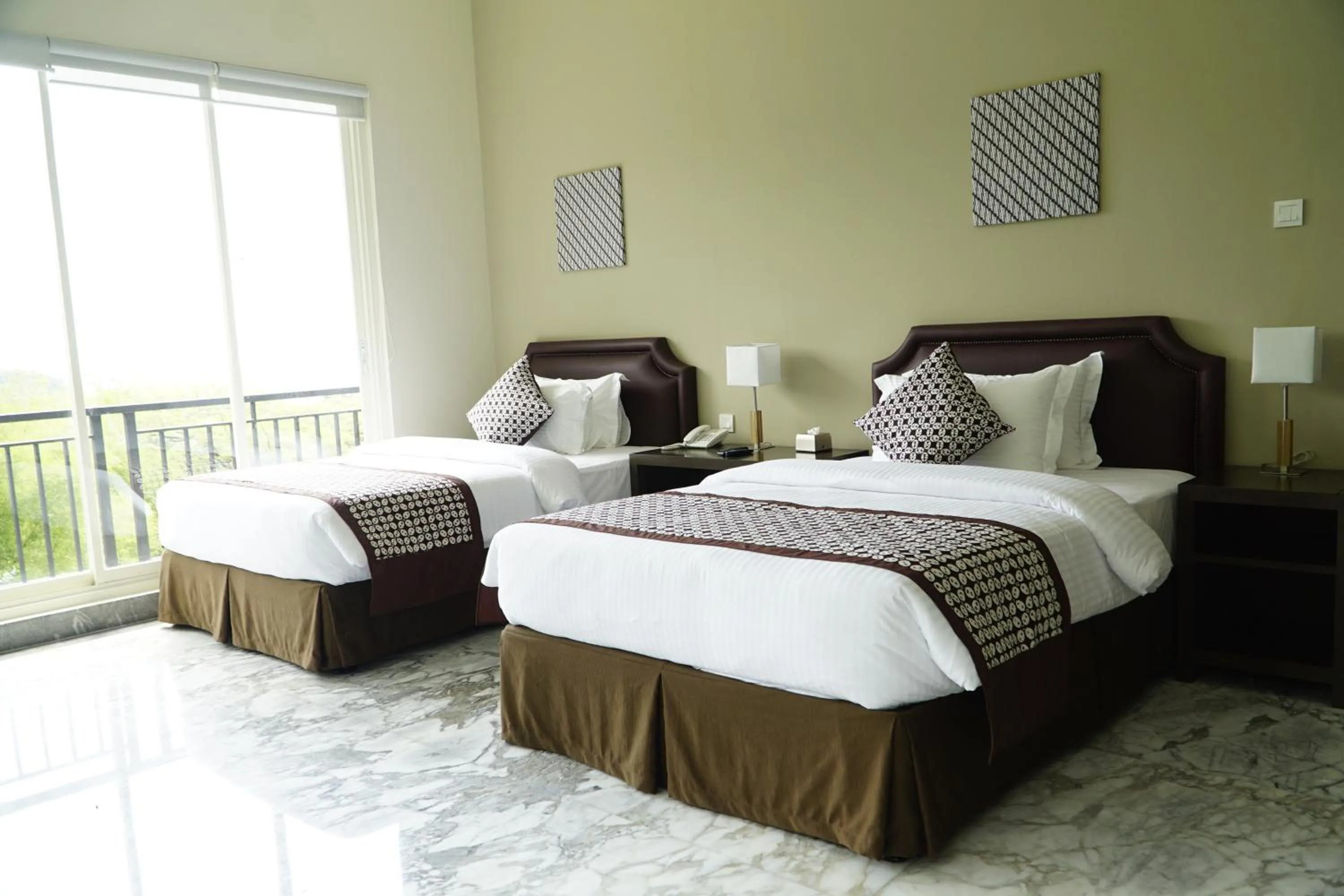 Bedroom, Bed in Arainn Bed & Breakfast Tretes Prigen by ecommerceloka