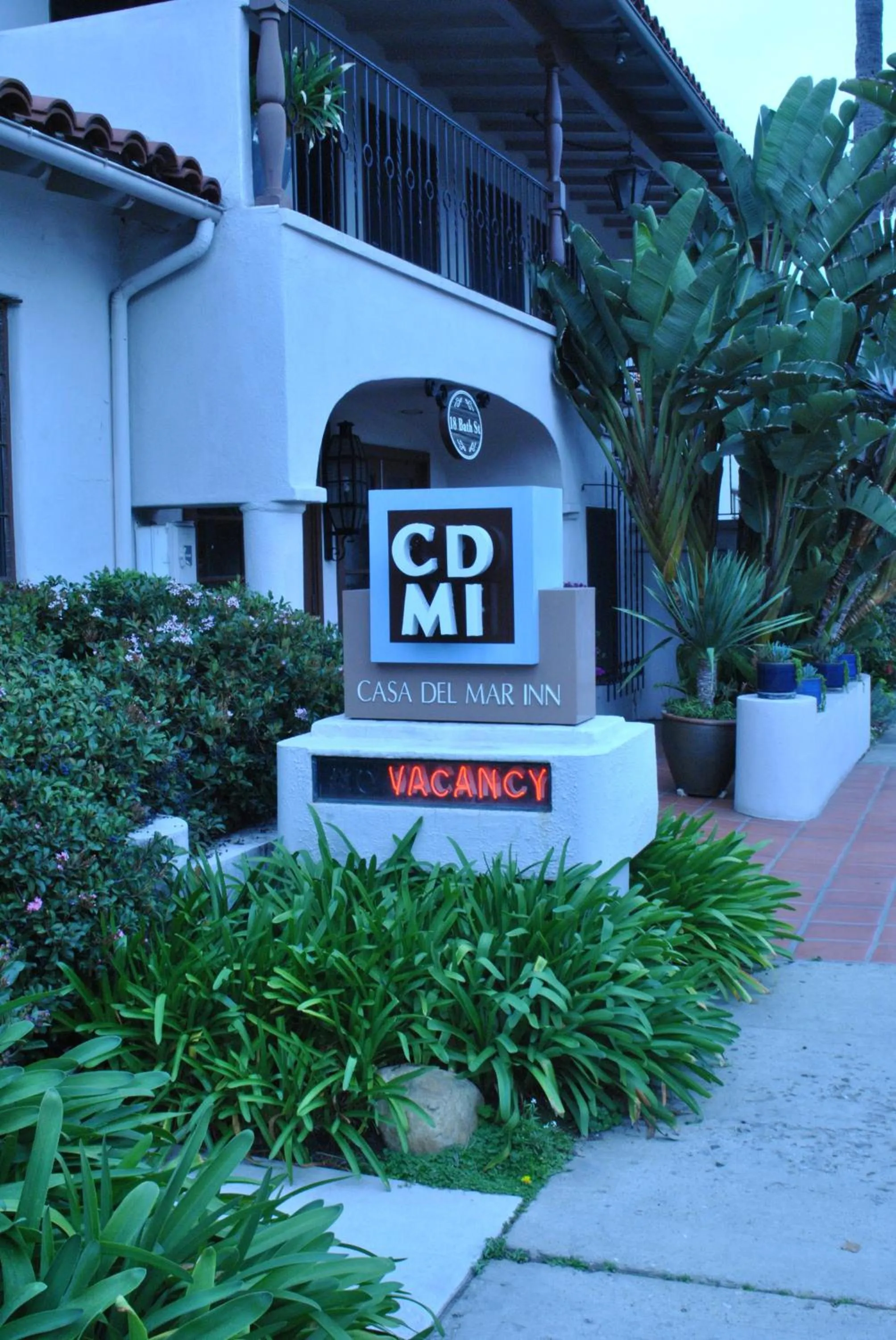 Facade/entrance in Casa Del Mar Inn