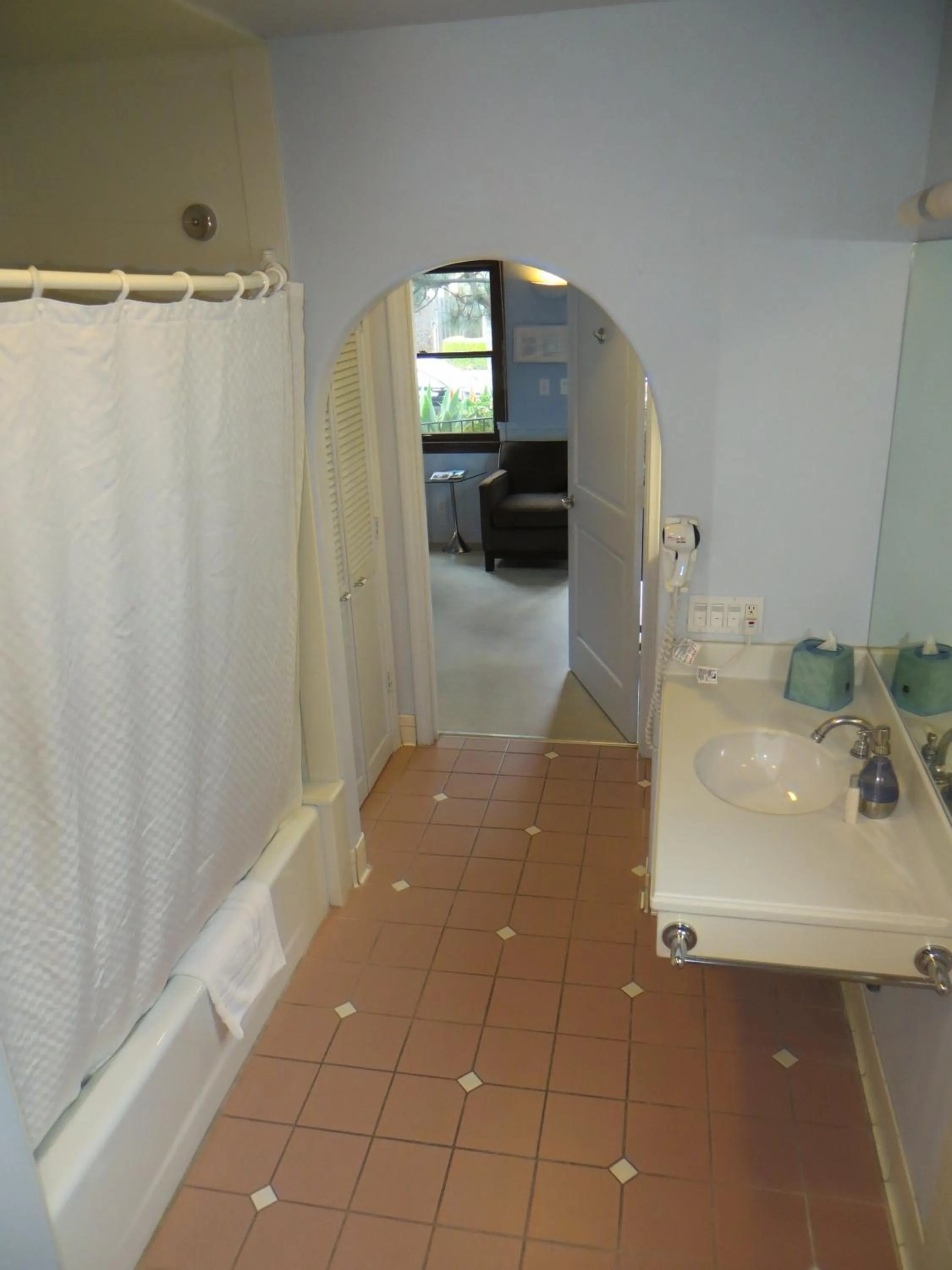 Bathroom in Casa Del Mar Inn