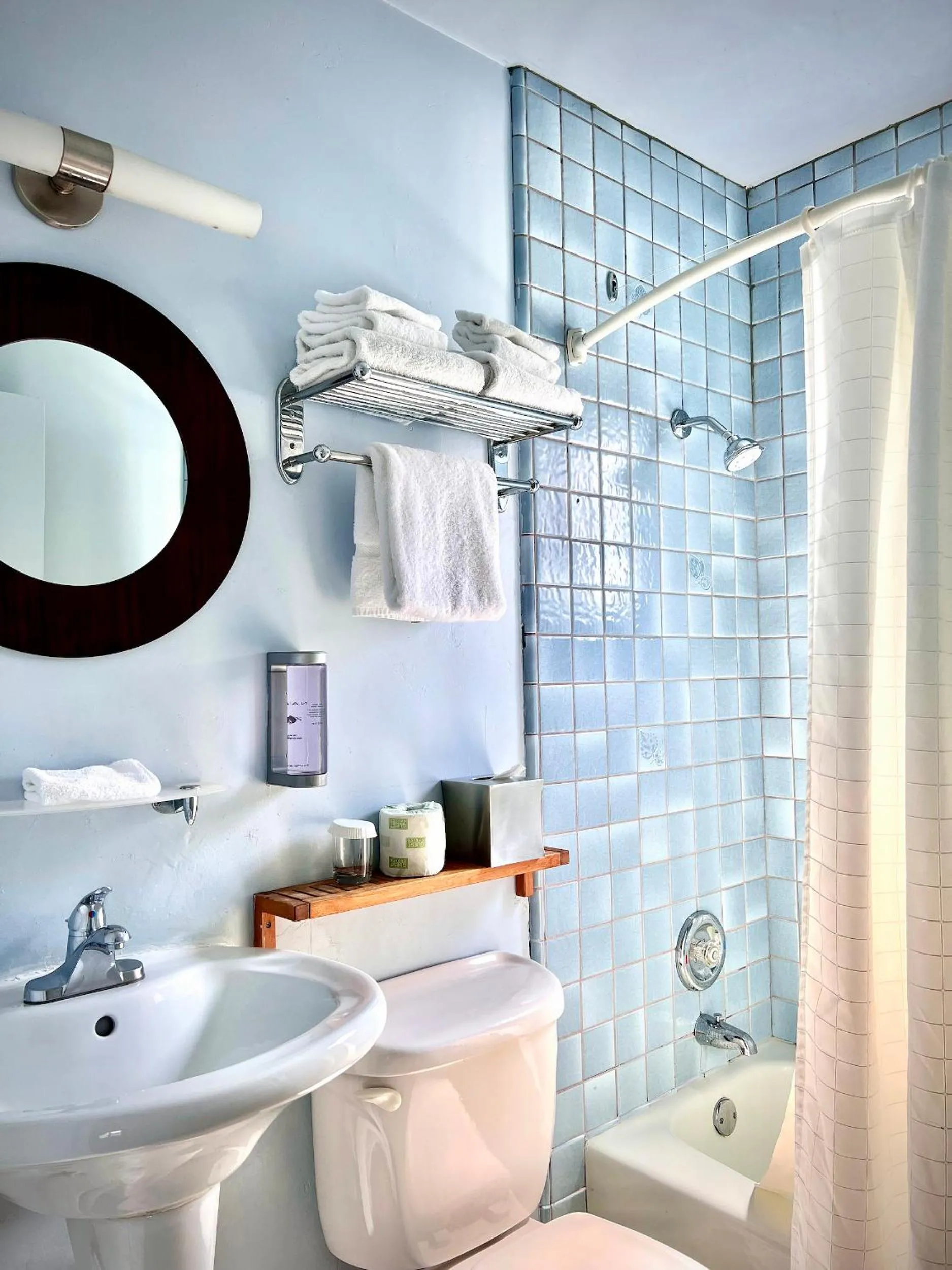 Bathroom in Casa Del Mar Inn