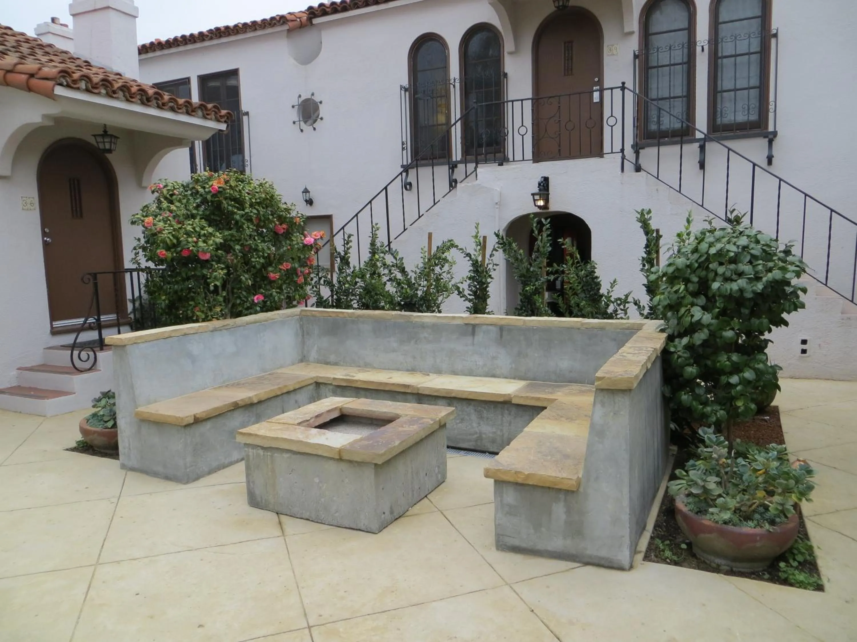 Facade/entrance in Casa Del Mar Inn
