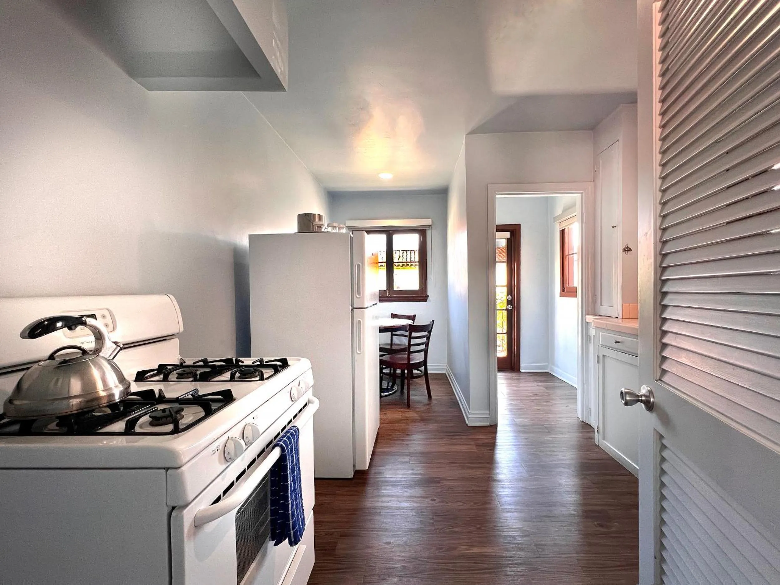 Kitchen or kitchenette in Casa Del Mar Inn