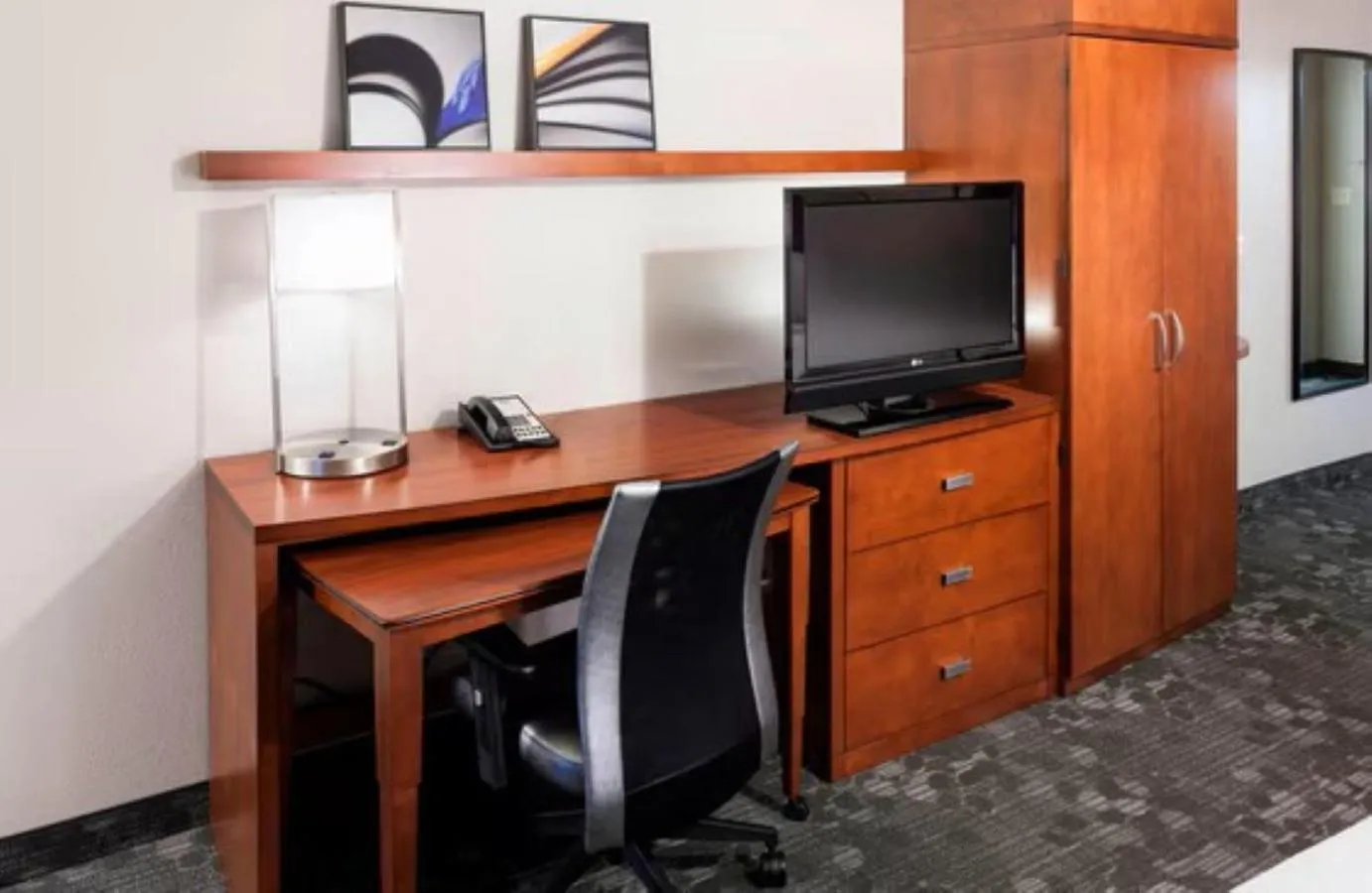 TV and multimedia in Courtyard Bristol