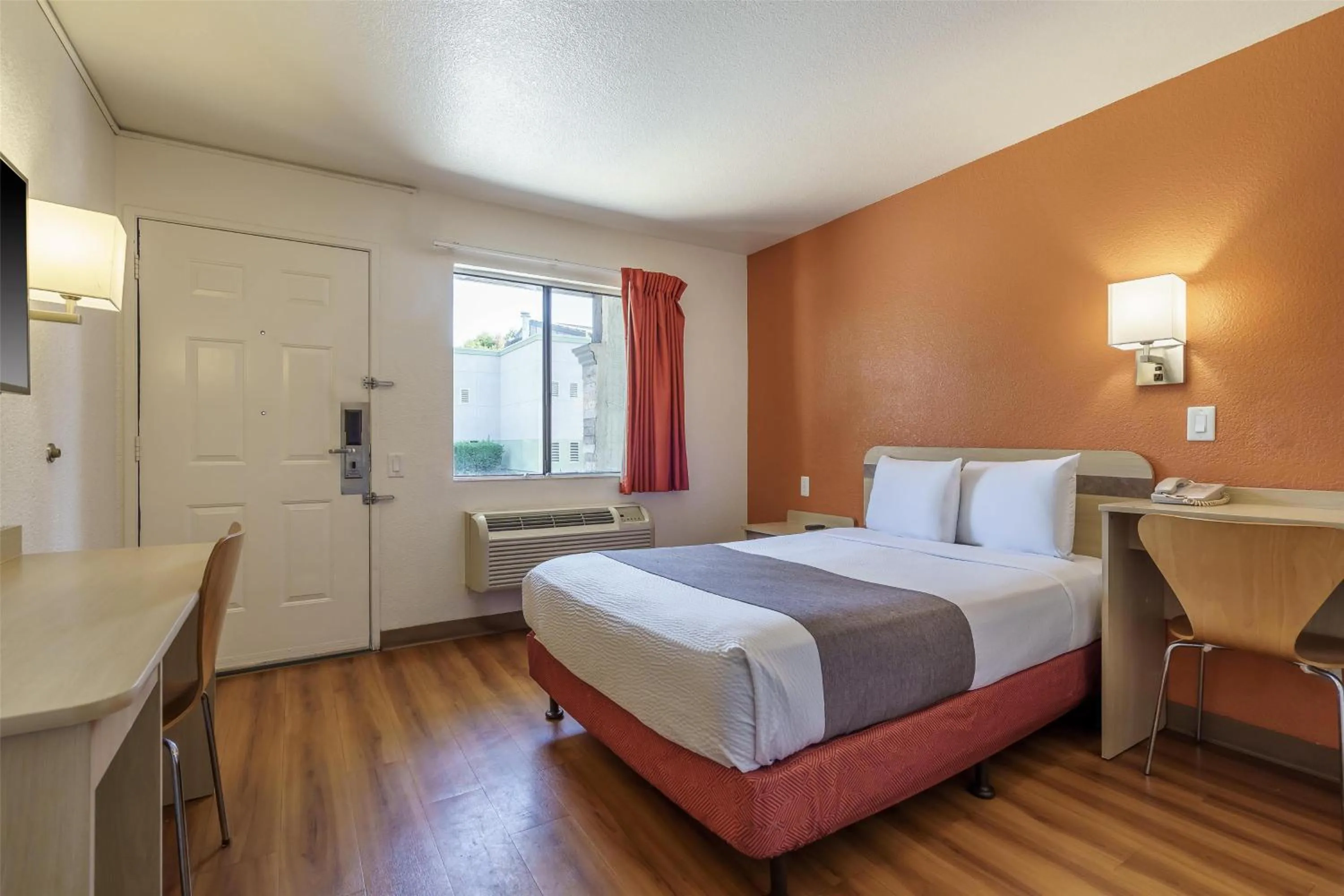 Bedroom, Bed in Motel 6-Fremont, CA - North