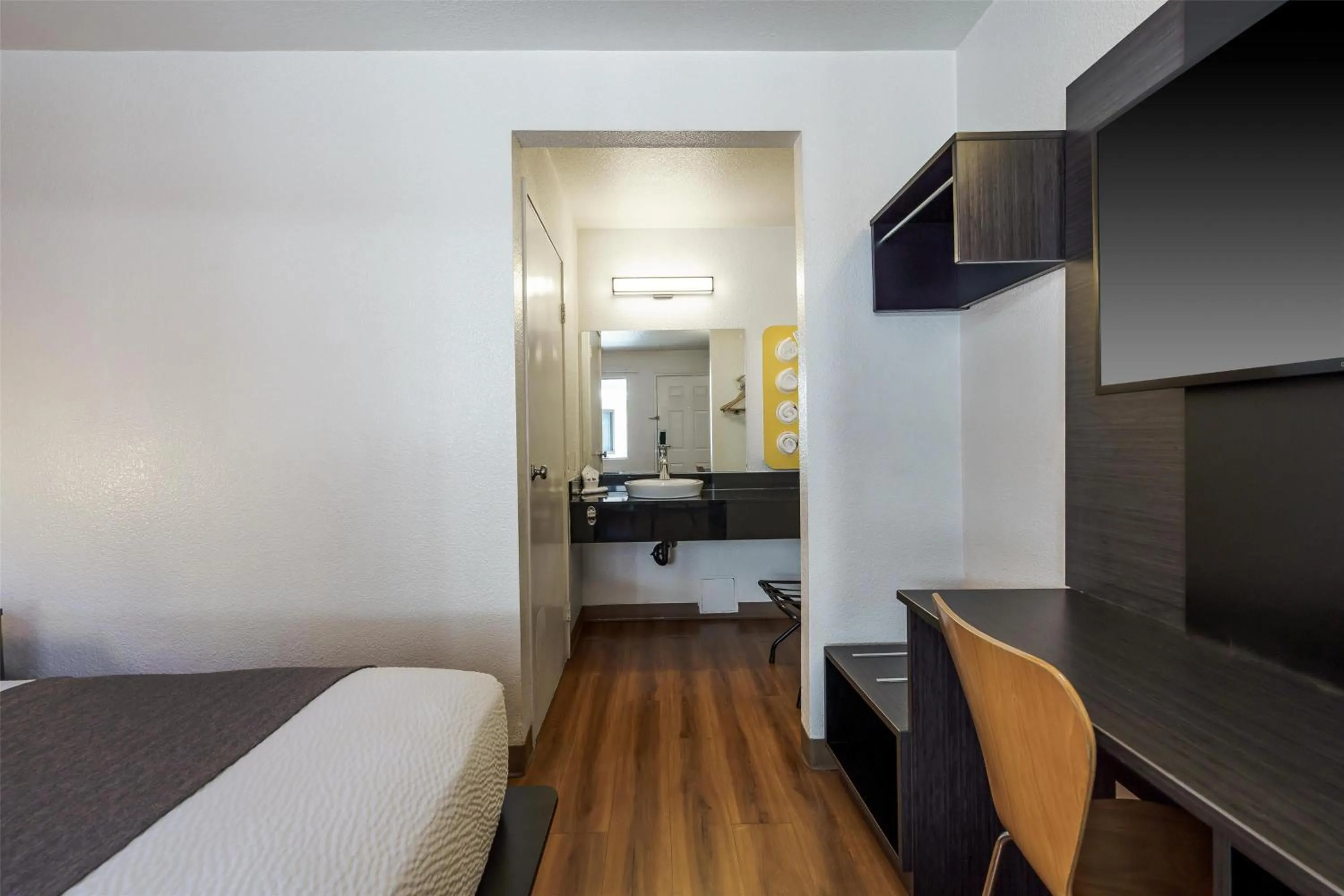 Bedroom, Bed in Motel 6-Fremont, CA - North