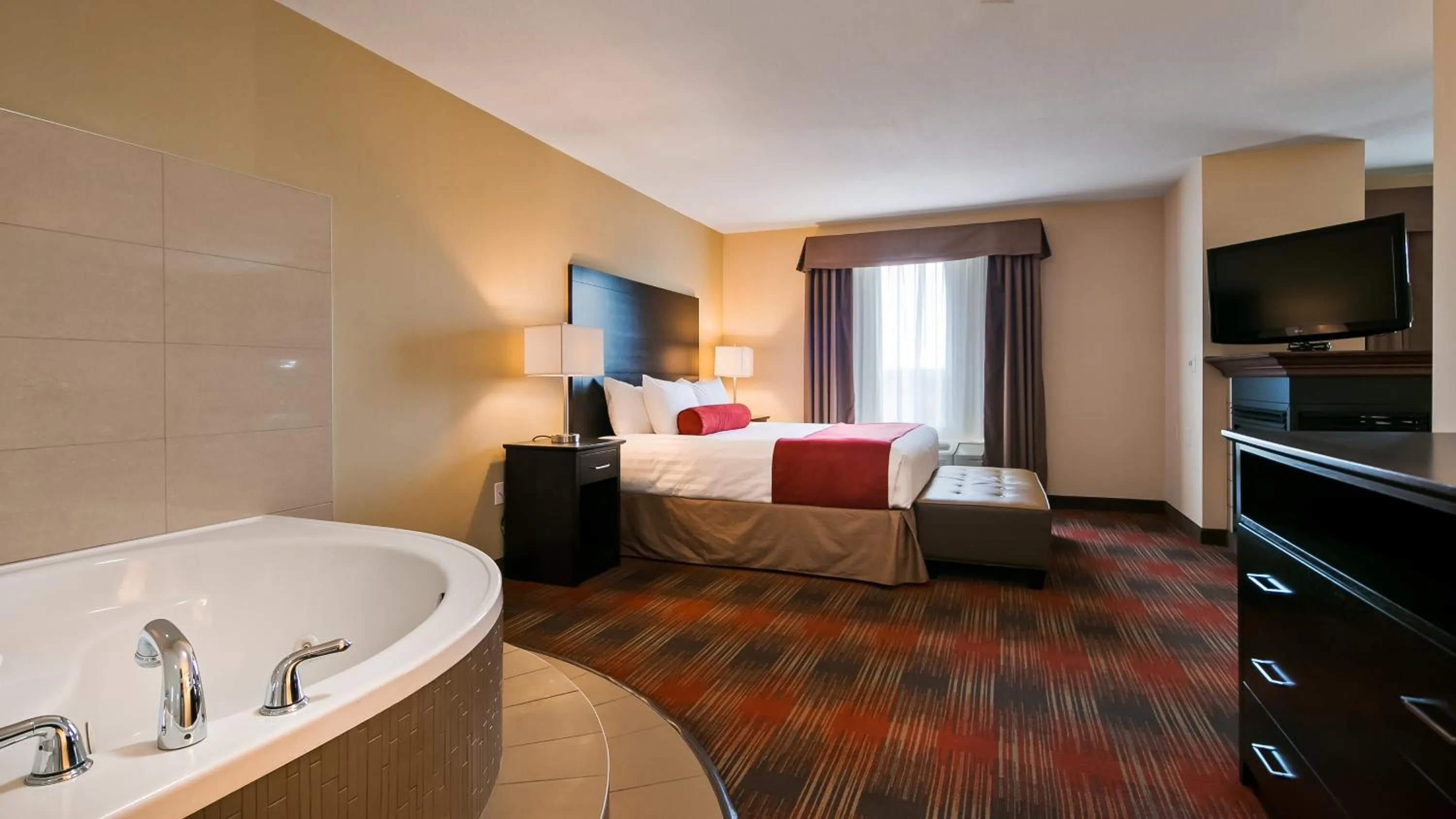 Bedroom, Bed in Best Western Plus Red Deer Inn & Suite