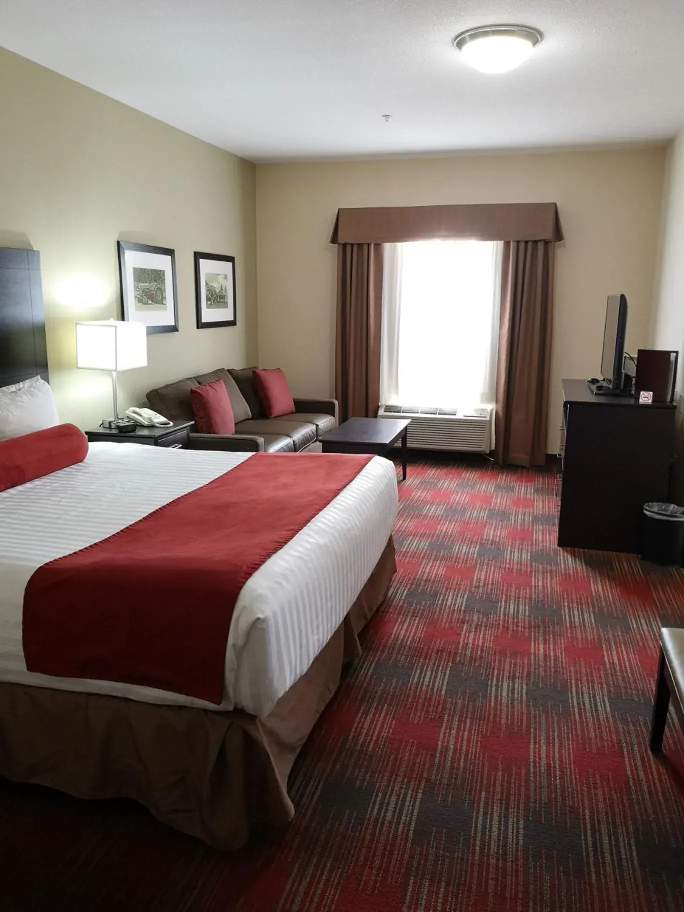 King Room with Kitchen in Best Western Plus Red Deer Inn & Suite King Room with Kitchen in Best Western Plus Red Deer Inn & Suite