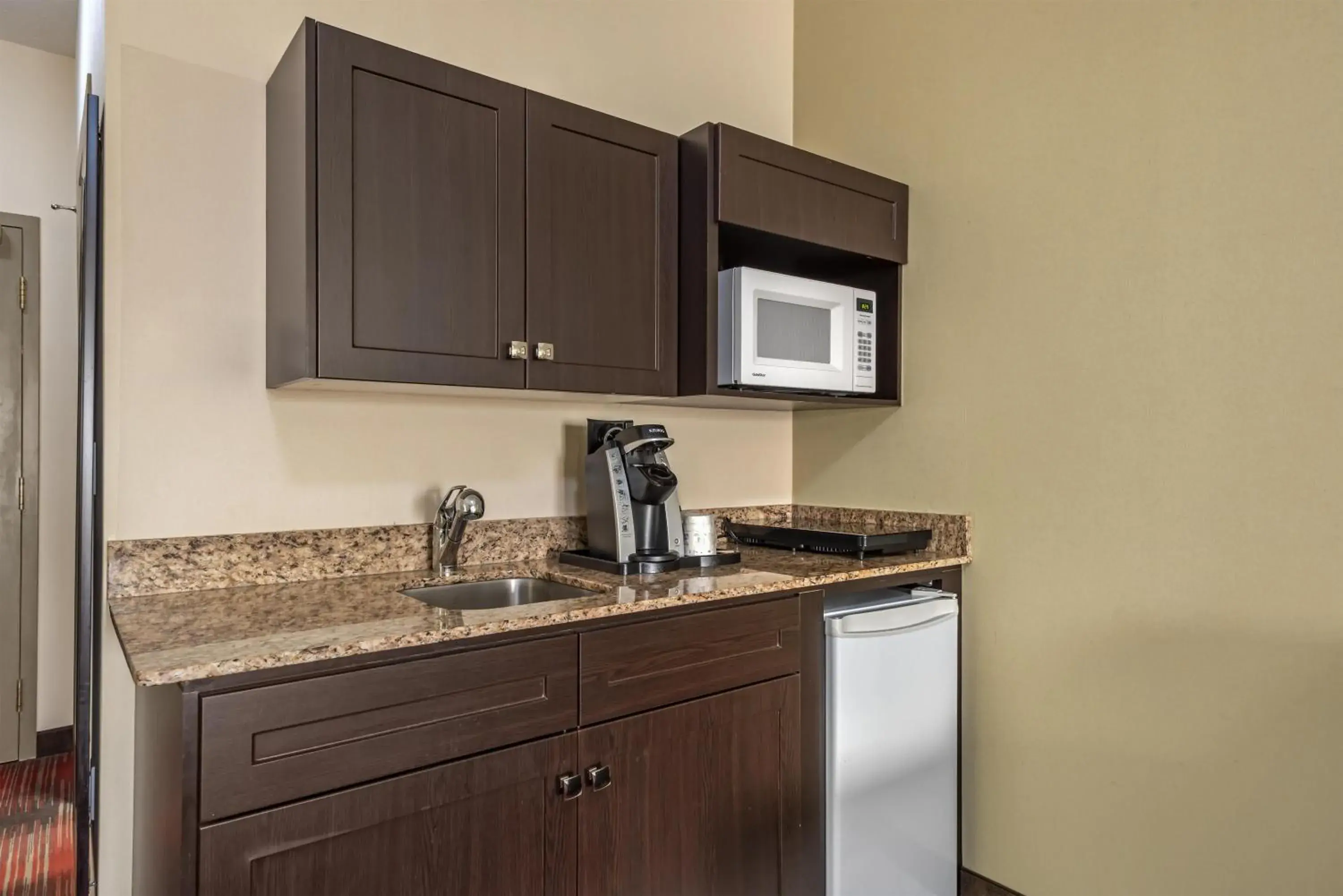 King Suite with Kitchenette in Best Western Plus Red Deer Inn & Suite King Suite with Kitchenette in Best Western Plus Red Deer Inn & Suite