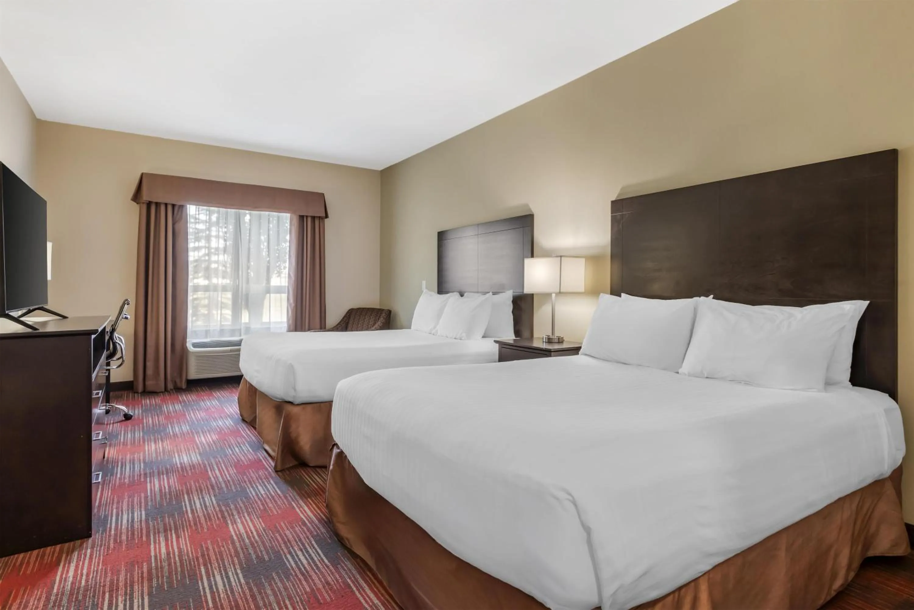 Bedroom, Bed in Best Western Plus Red Deer Inn & Suite