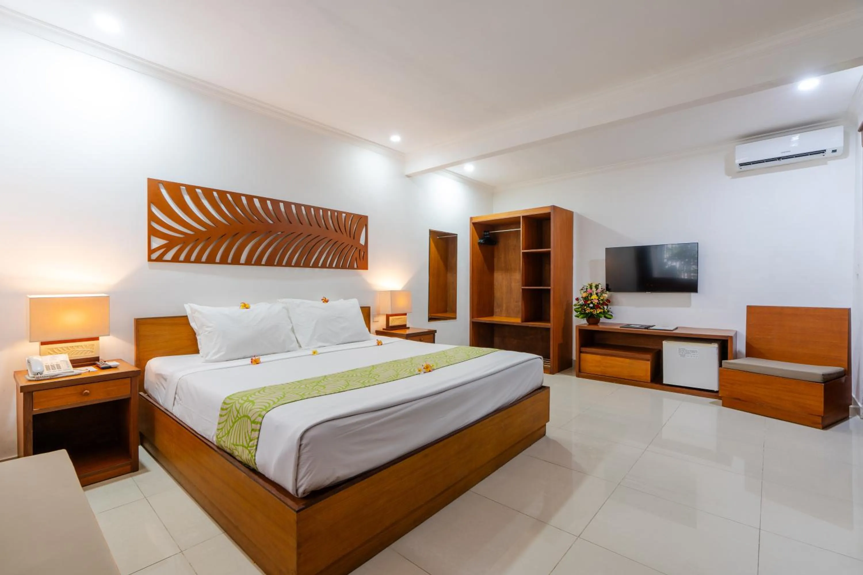 Bedroom, Bed in Dewi Sri Hotel