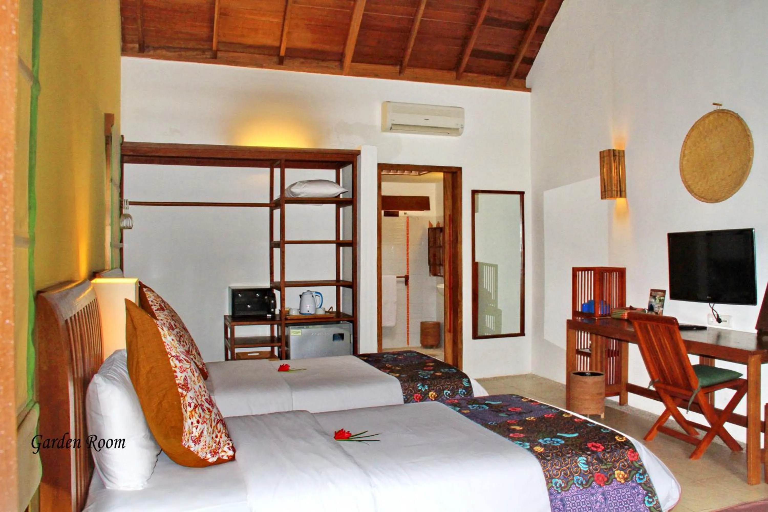 Bedroom, Bed in Cocotinos Manado