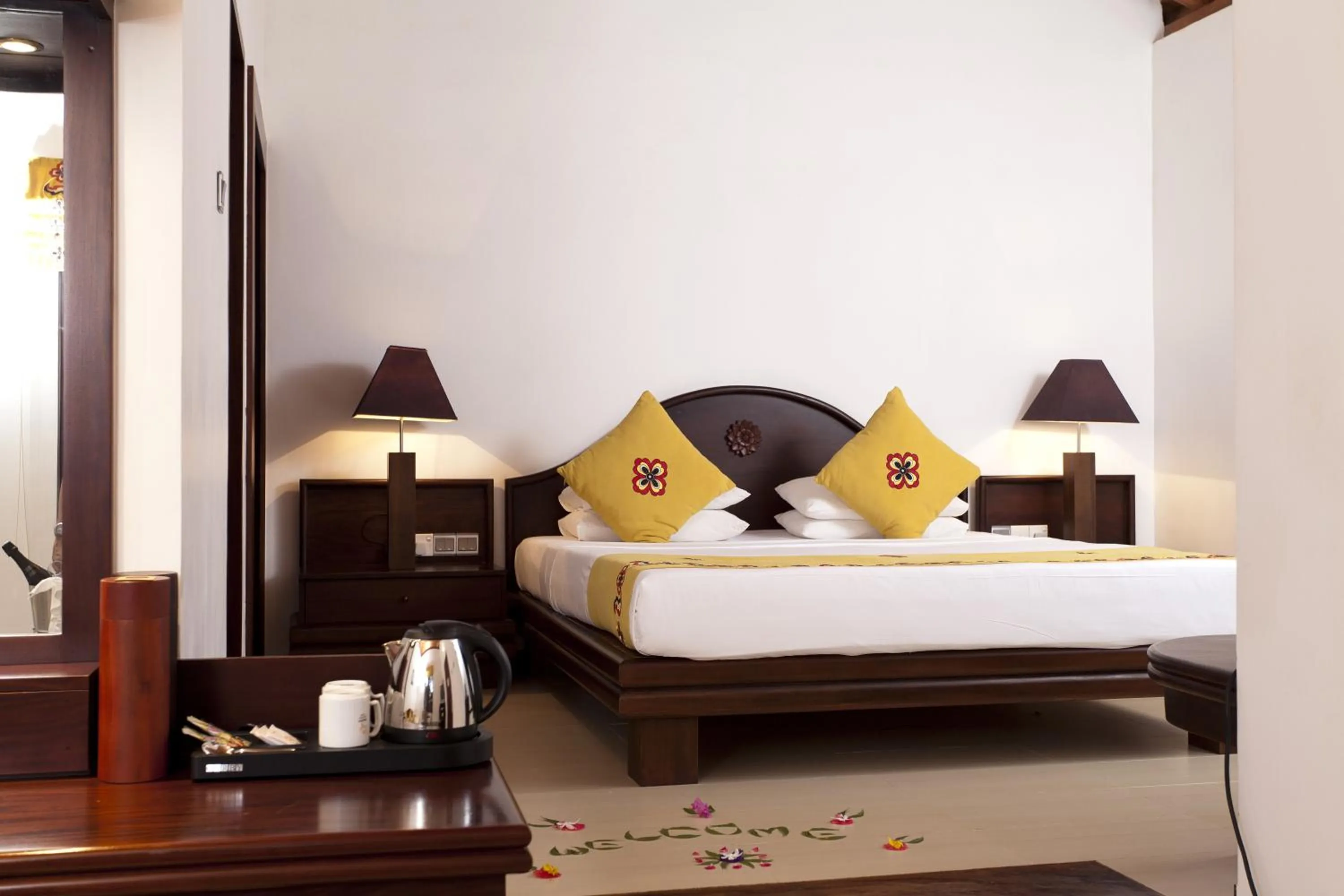 Coffee/tea facilities, Bed in Amaya Lake Dambulla