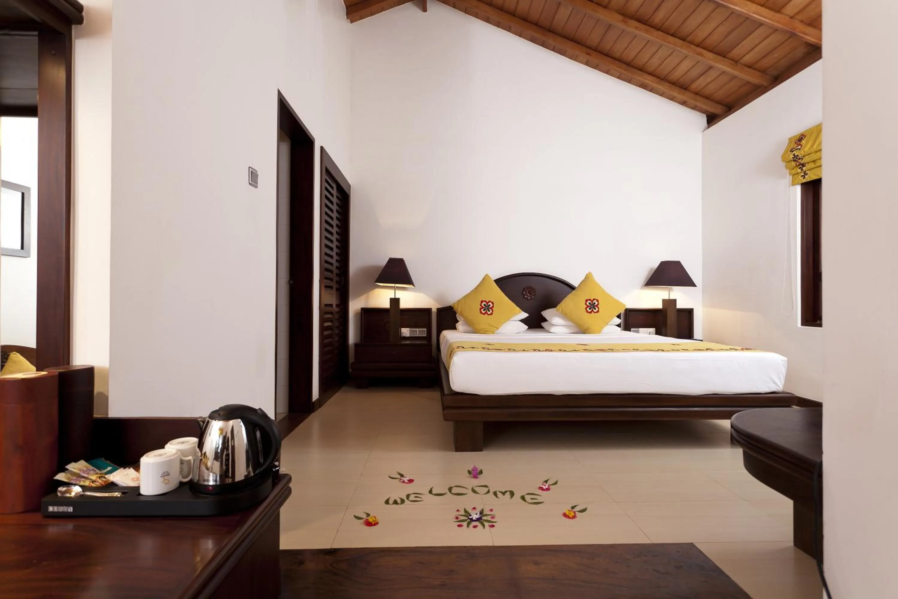 Bed in Amaya Lake Dambulla