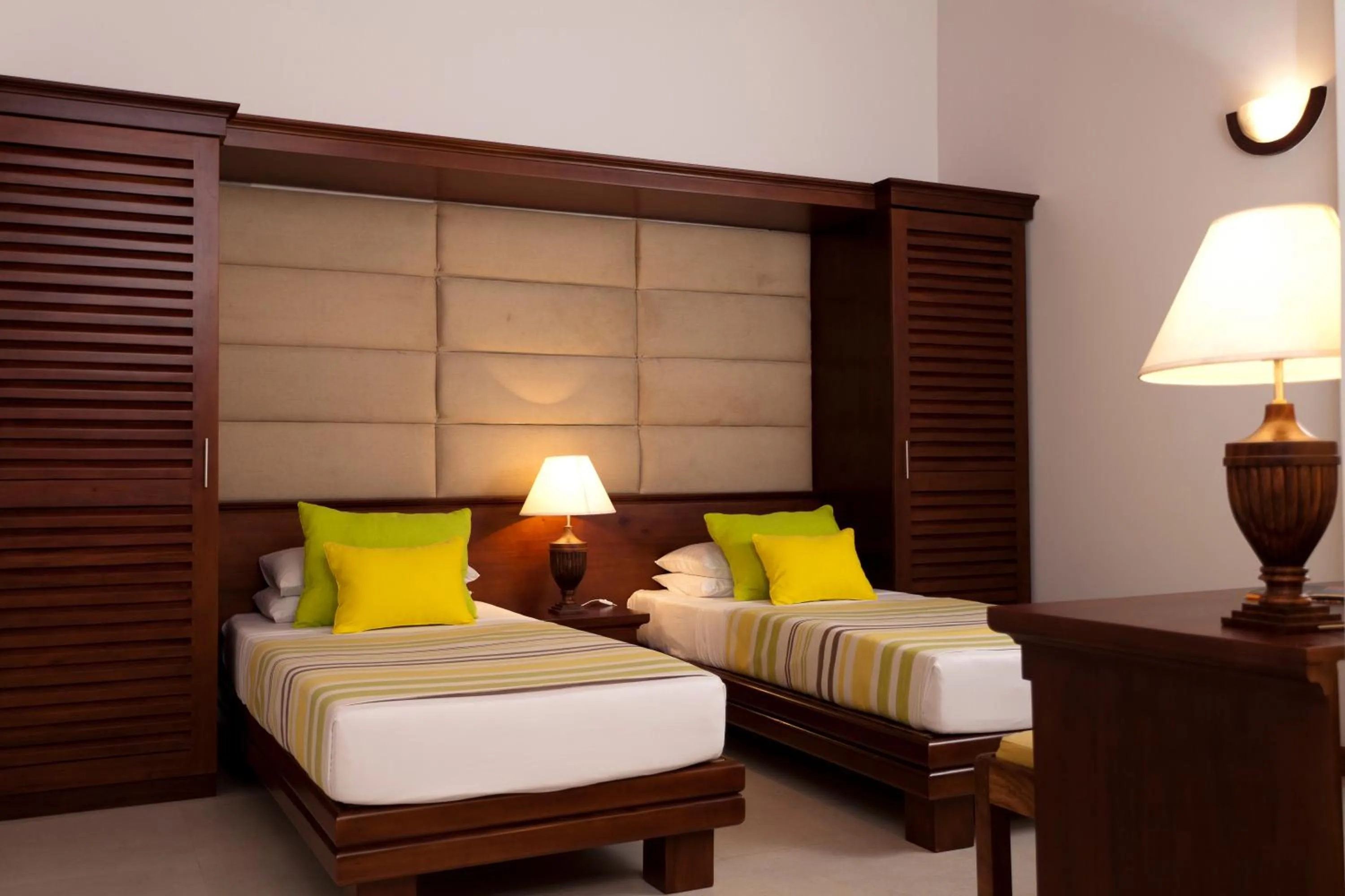 Photo of the whole room, Bed in Amaya Lake Dambulla