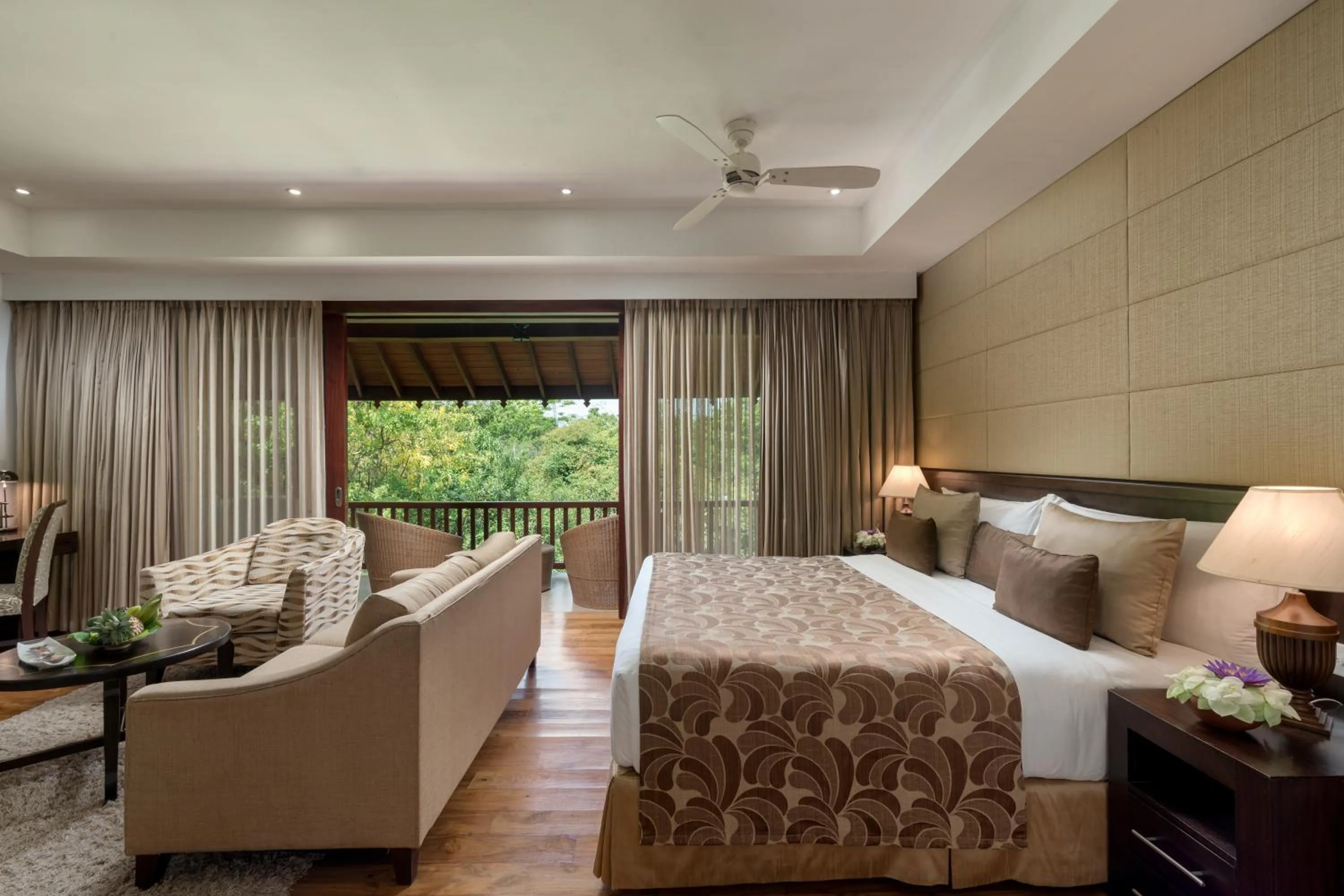 Bedroom, Bed in Amaya Lake Dambulla