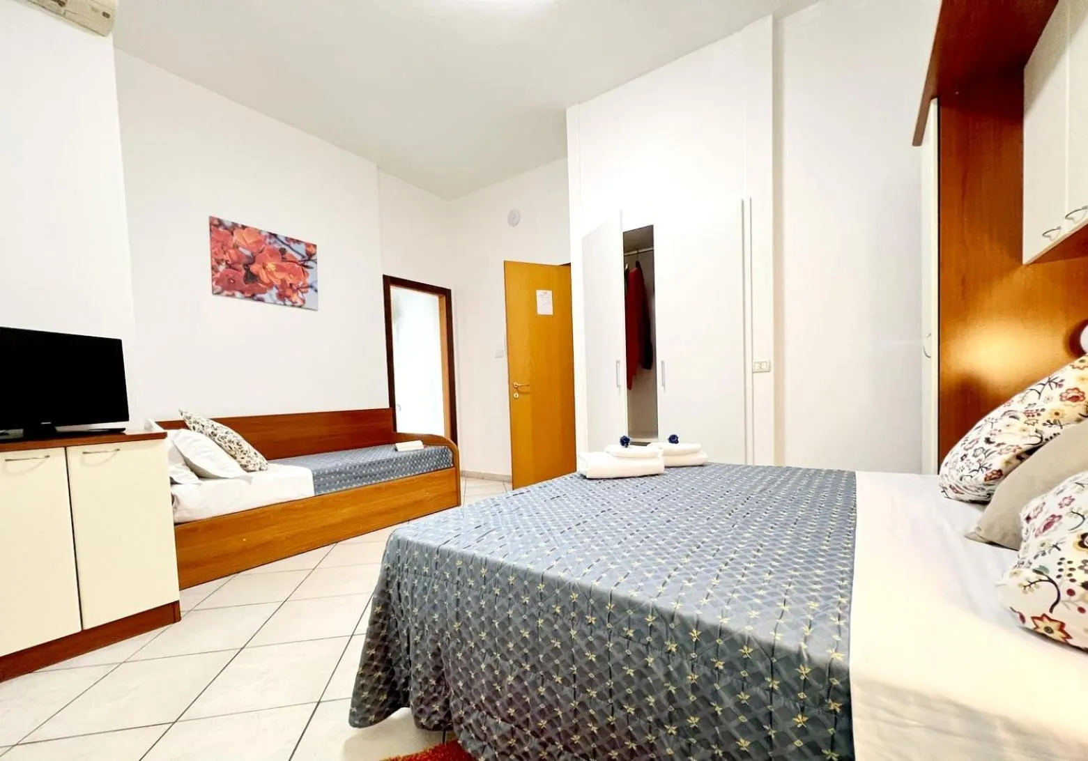 Bed in Residence I Girasoli