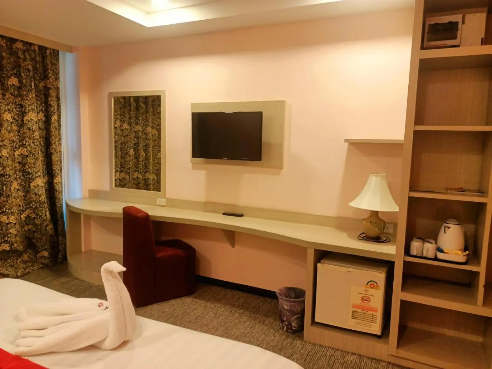 wardrobe, Bed in Hotel Romeo Palace Pattaya