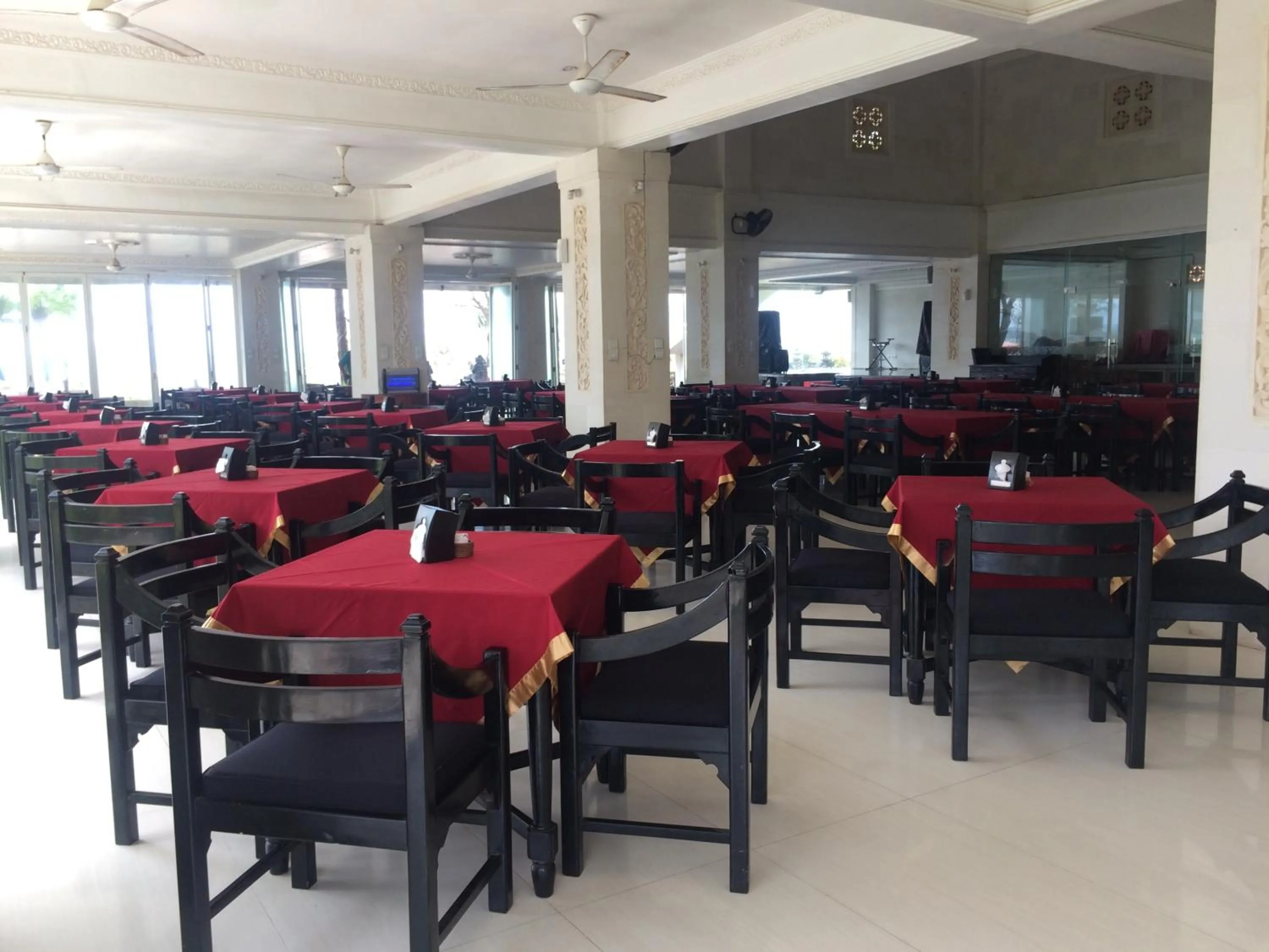 Restaurant/places to eat in Melasti Beach Resort & Spa Legian