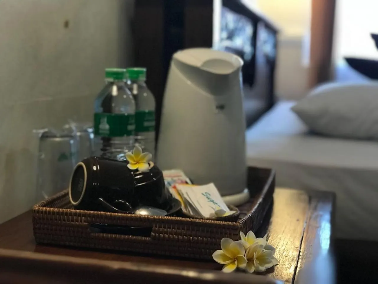 Coffee/tea facilities, Bed in Melasti Beach Resort & Spa Legian