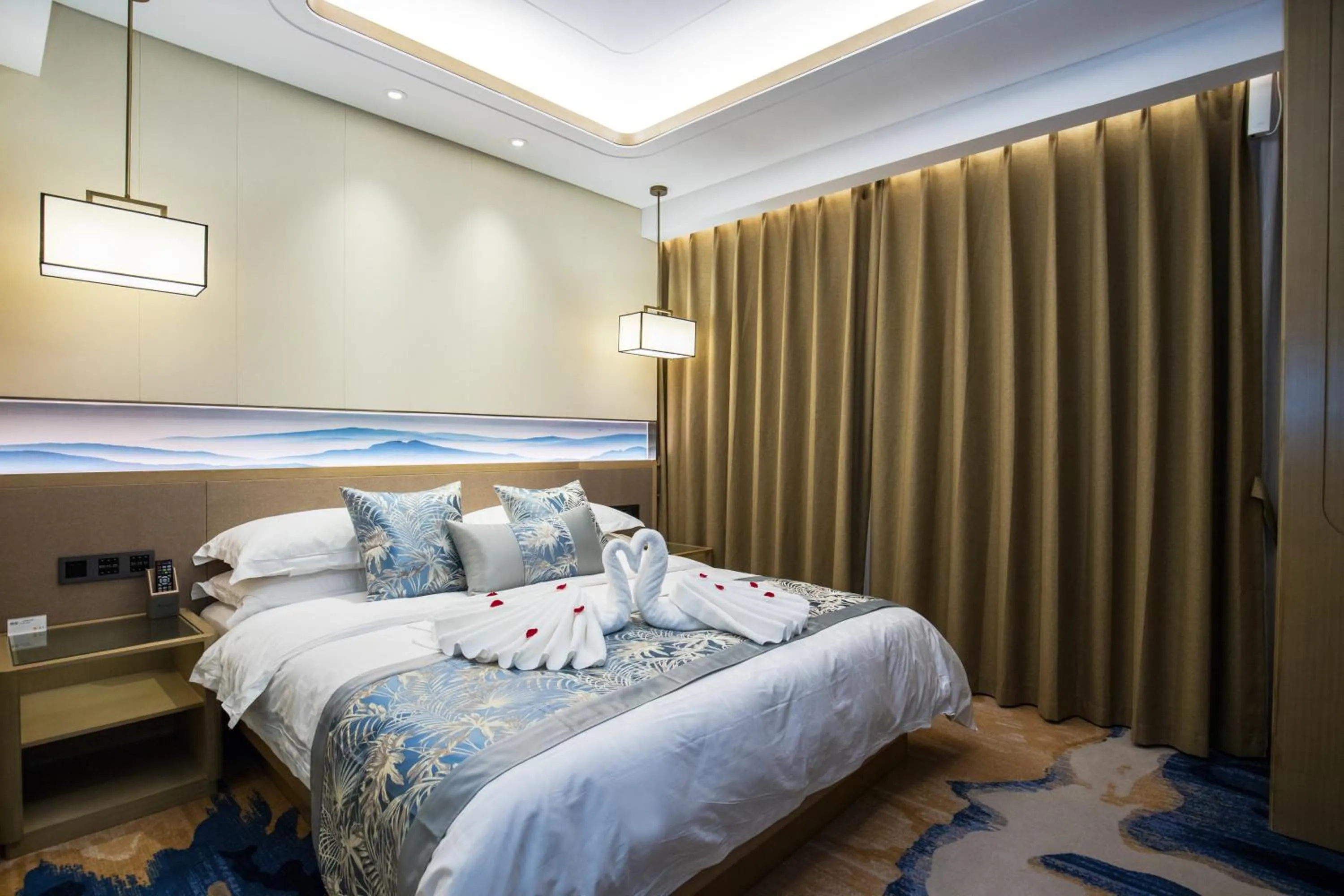 Bed in Kunming Golden Spring Hotel