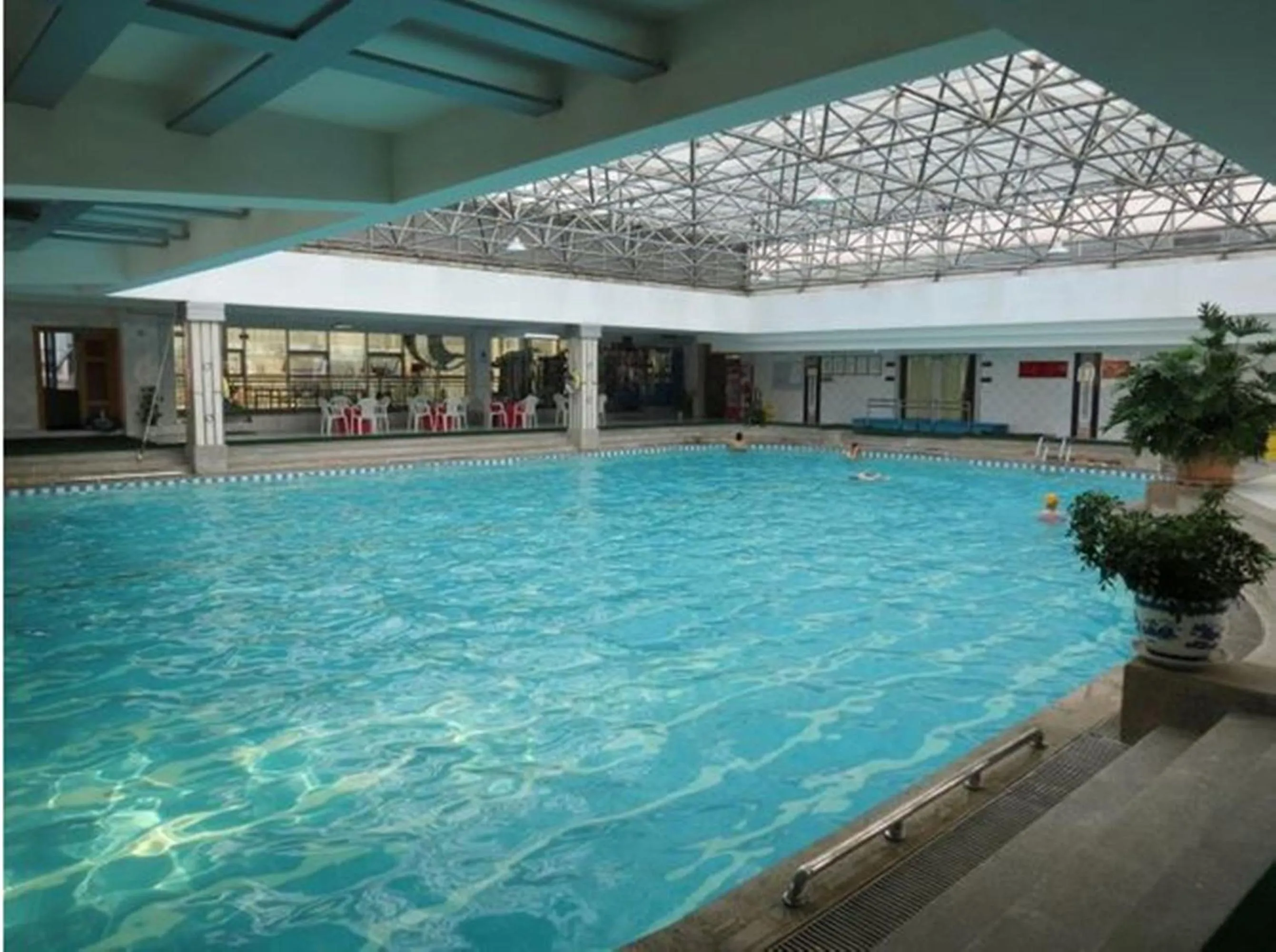 Swimming pool in Kunming Golden Spring Hotel