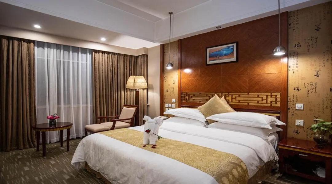 Bed in Kunming Golden Spring Hotel