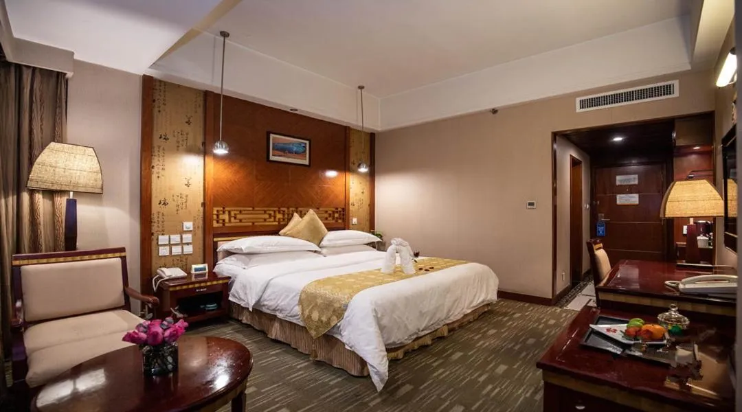 Bed in Kunming Golden Spring Hotel