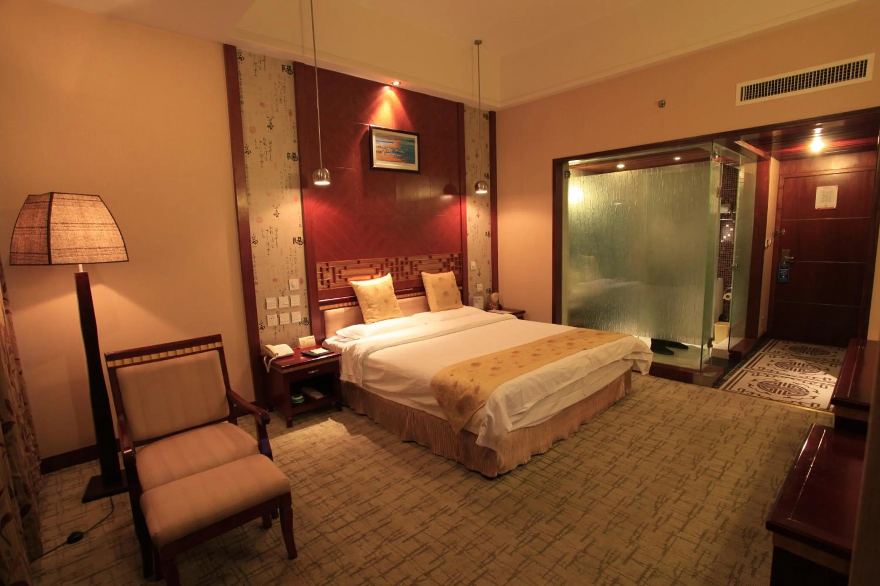 Bed in Kunming Golden Spring Hotel