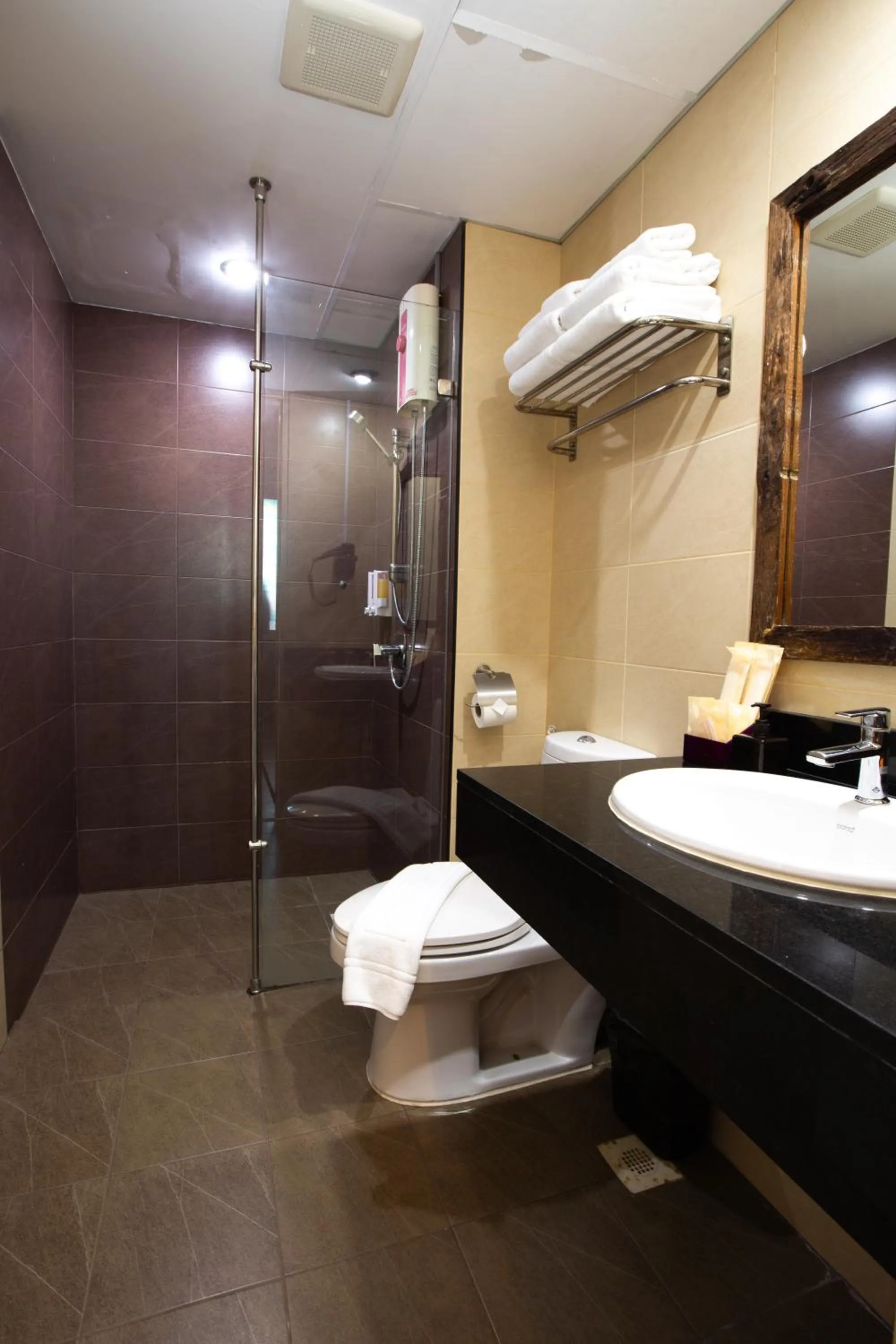 Shower in MeStyle Place Hotel