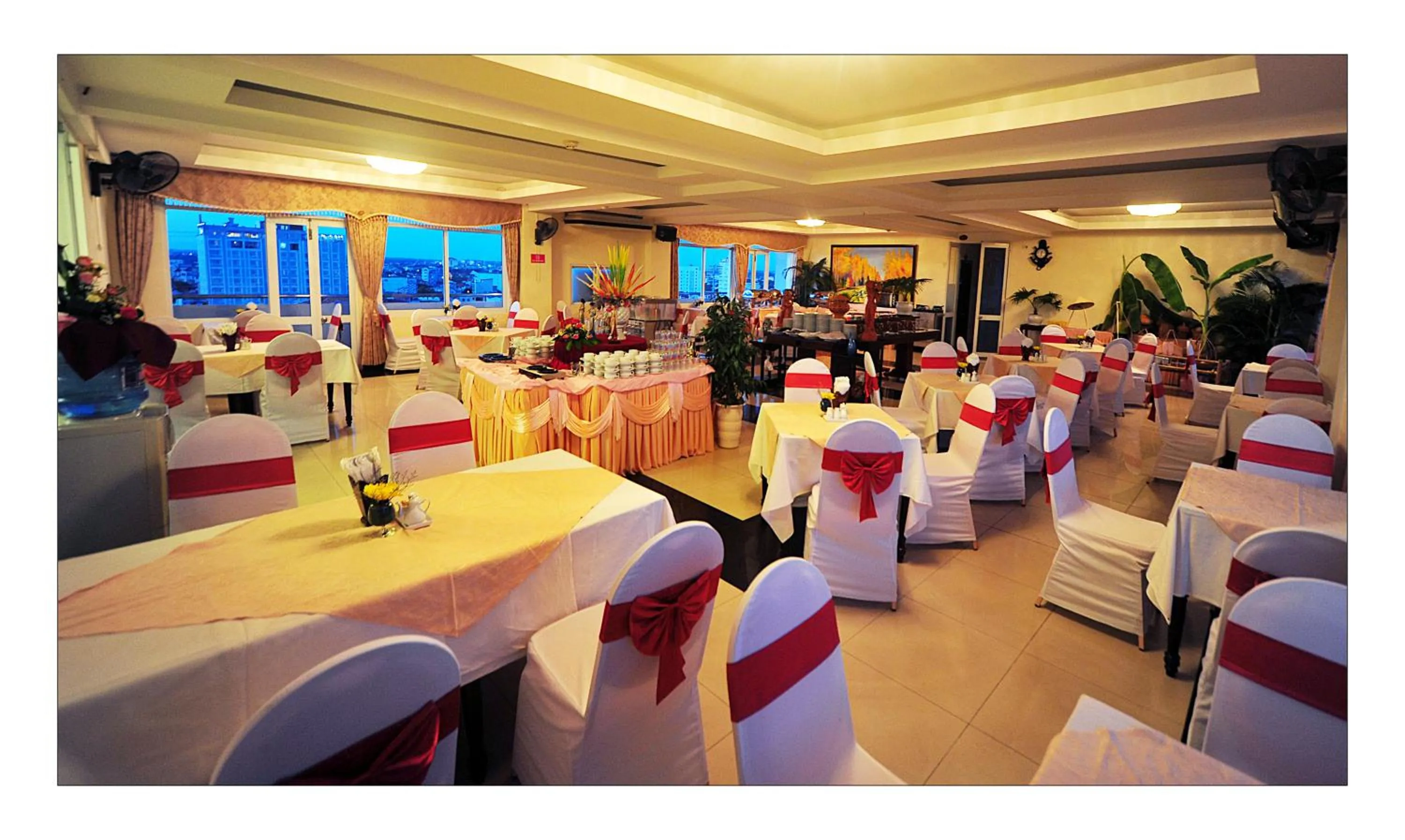 Restaurant/places to eat in Duy Tan 2 Hotel