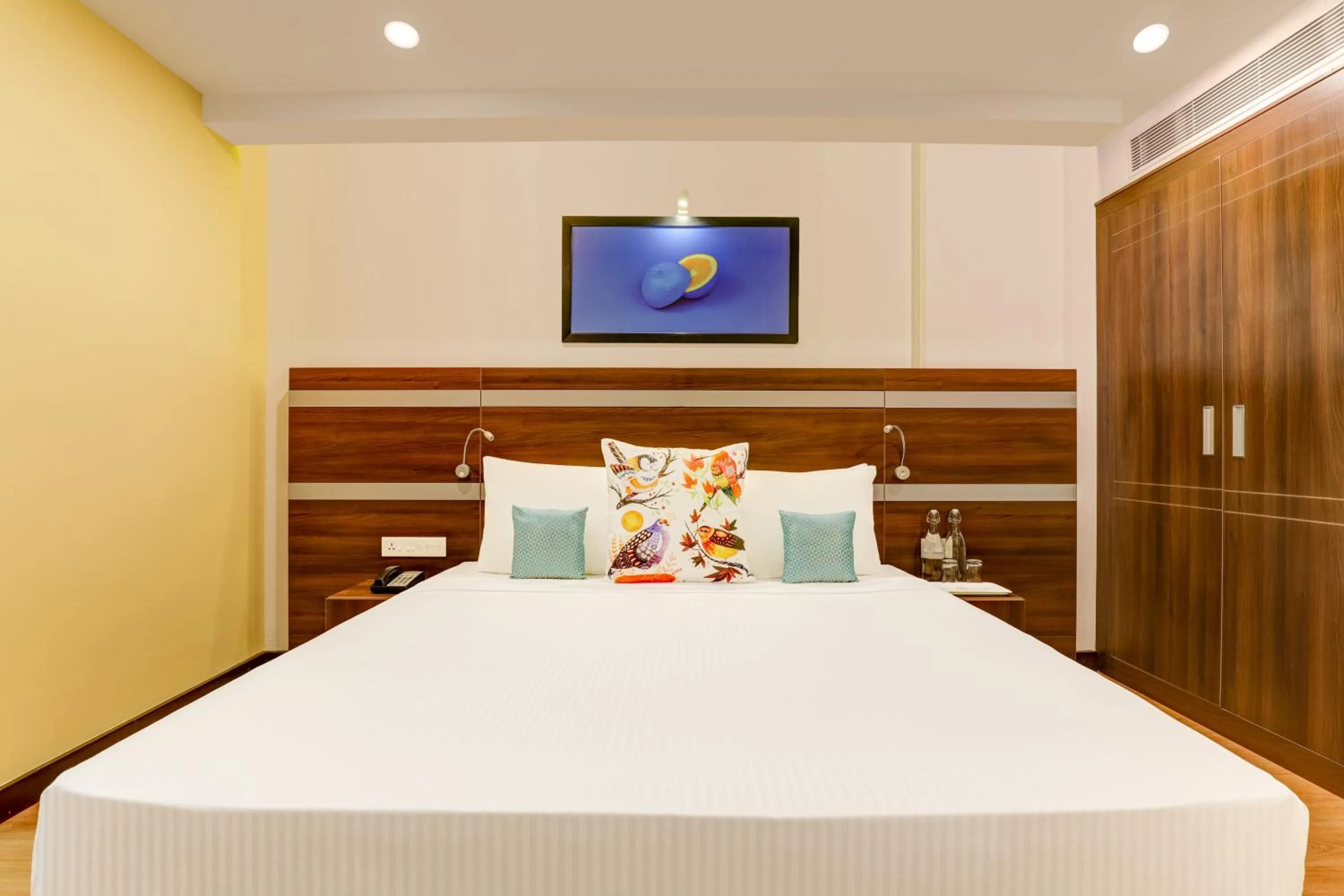 Bed in Lemon Tree Hotel, Port Blair Near to Airport