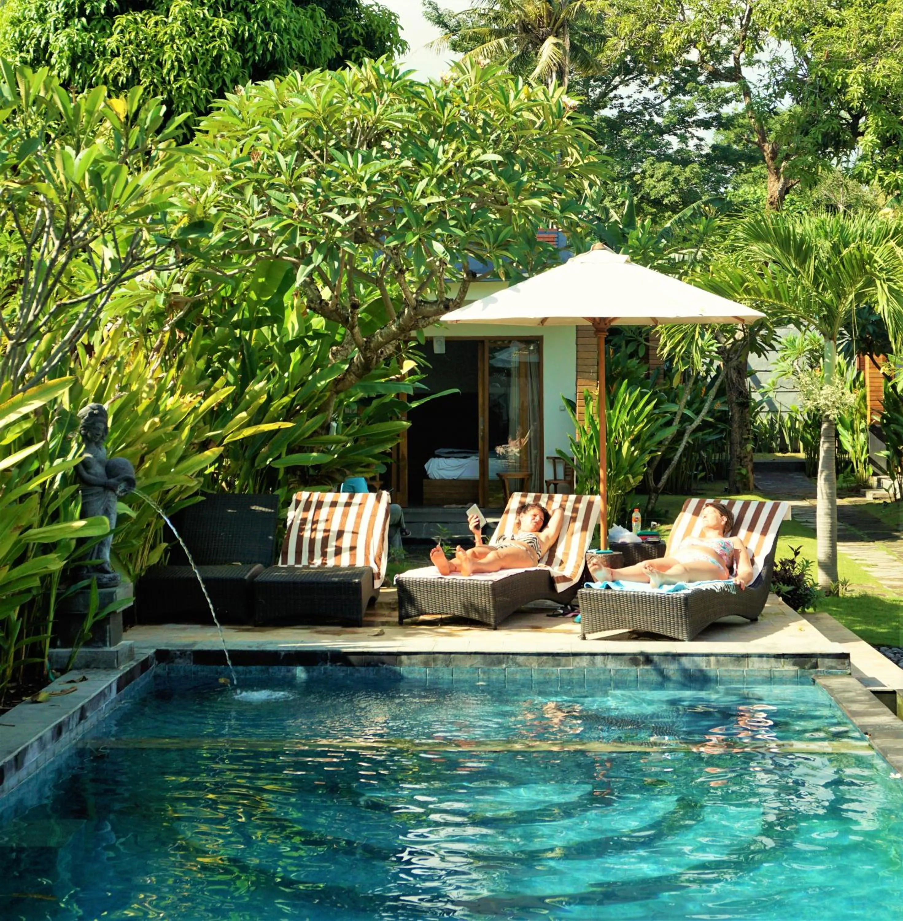 Pool view in Singabu Bungalows