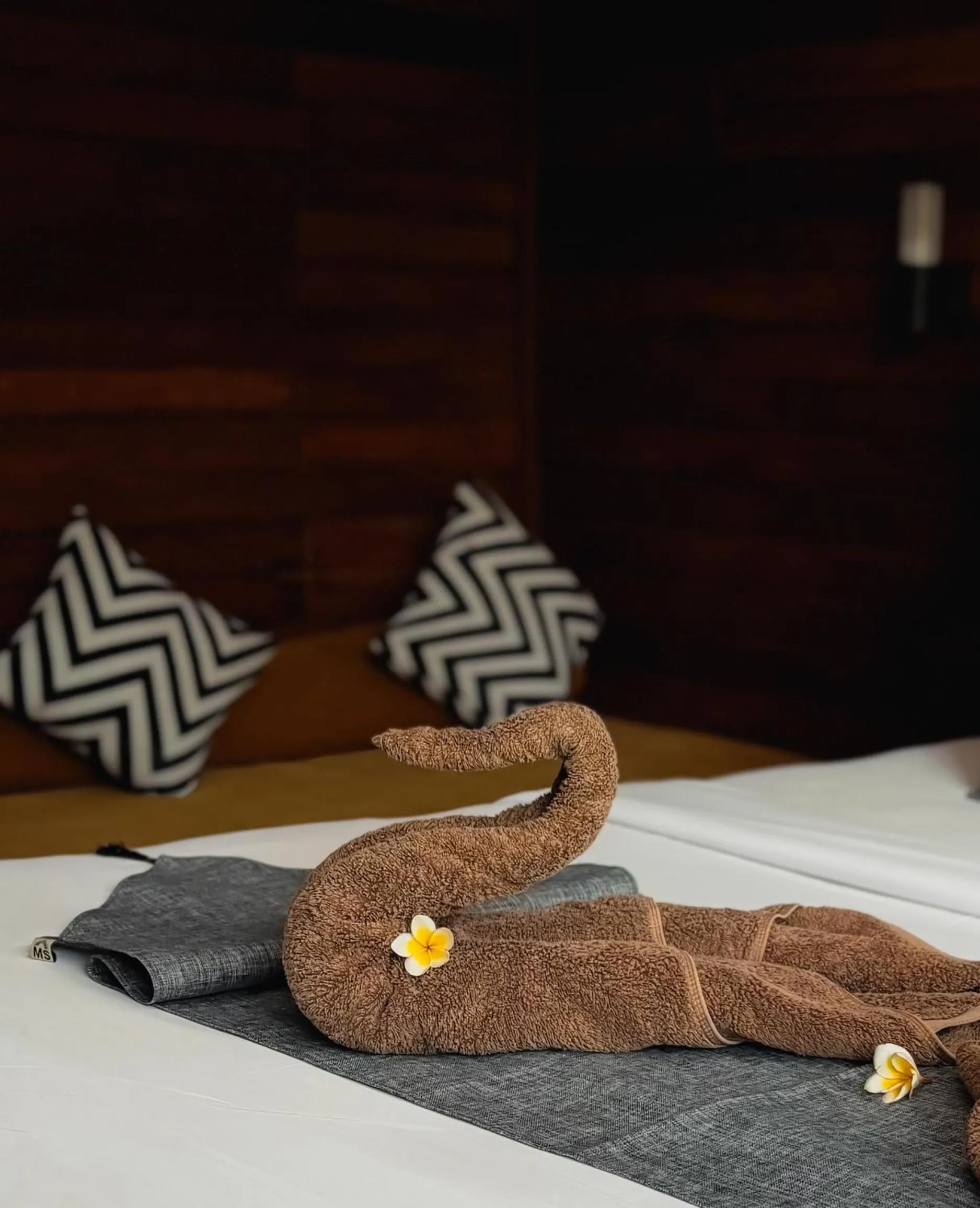 Photo of the whole room, Bed in Singabu Bungalows