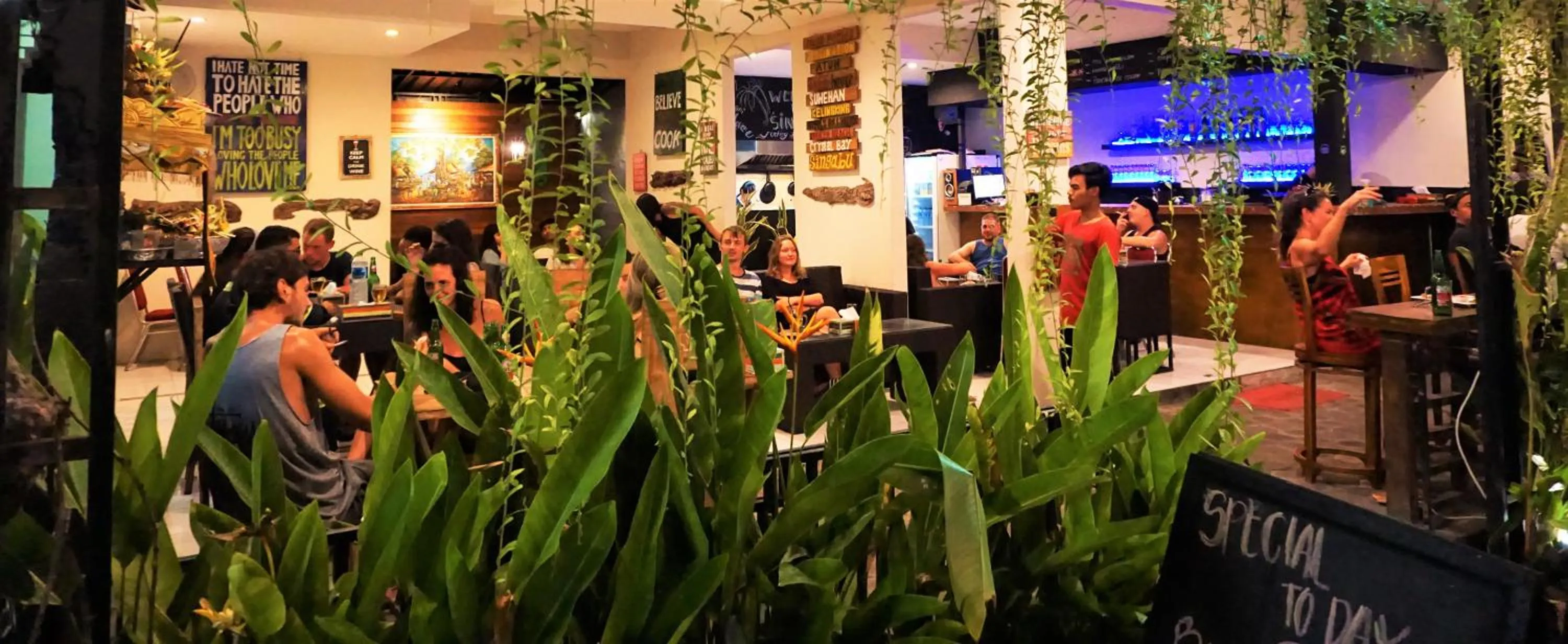 Restaurant/places to eat in Singabu Bungalows