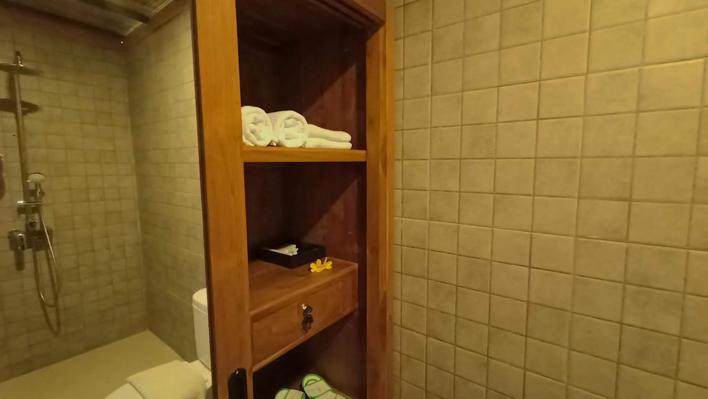 Shower in Umadhatu Resort by Amerta