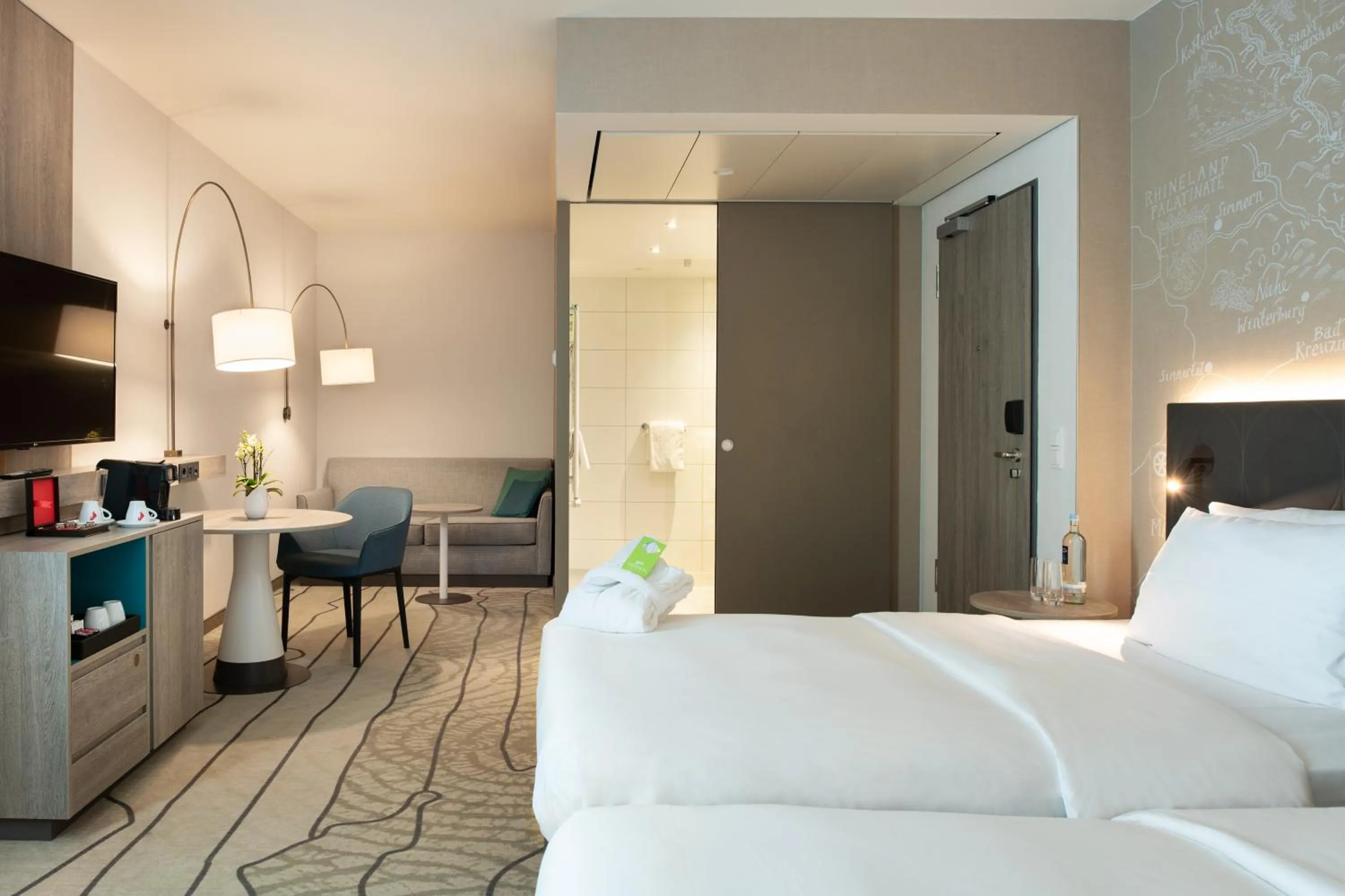 Photo of the whole room, Bed in Hyatt Place Frankfurt Airport