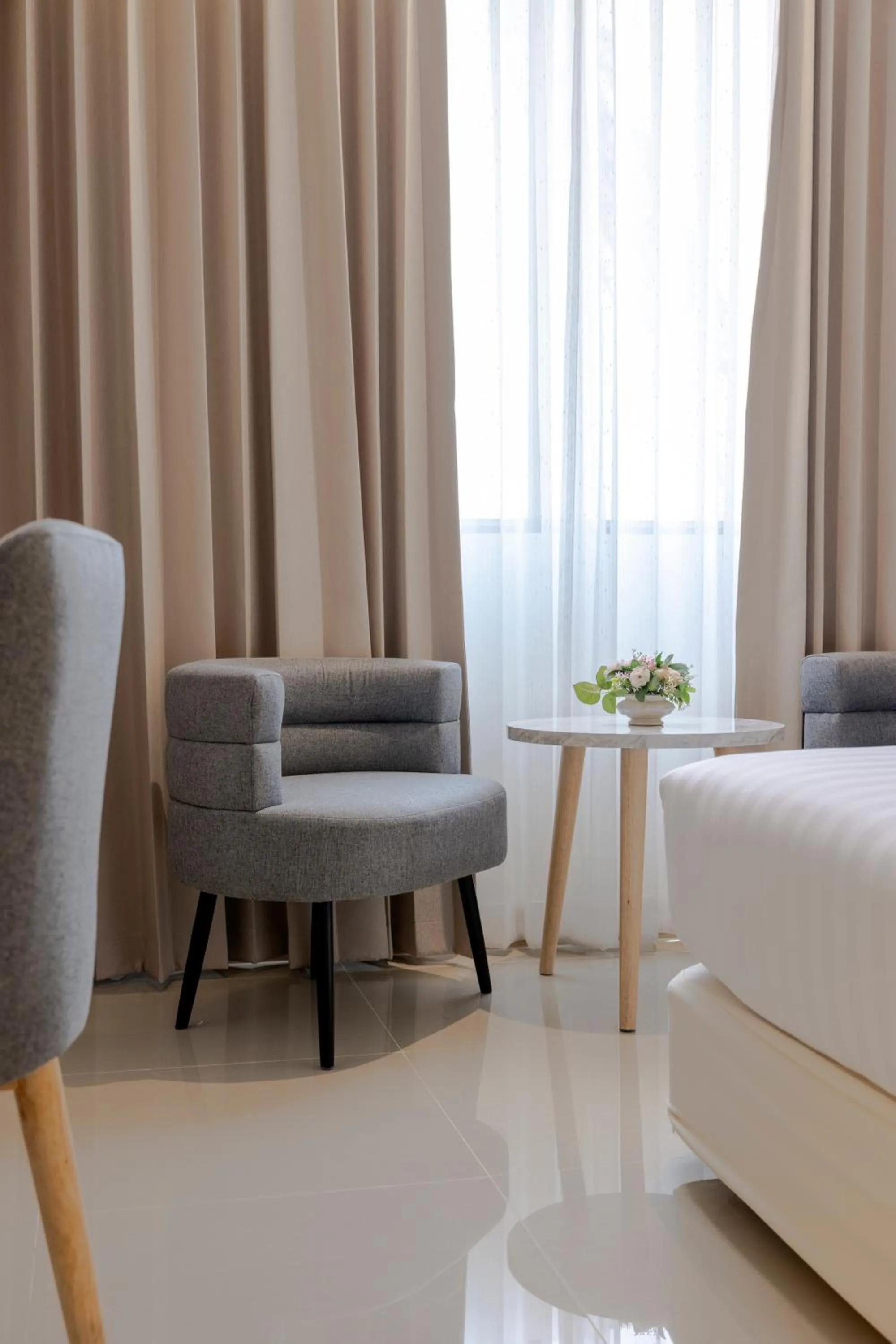 Seating area, Bed in The Maruay Garden Hotel