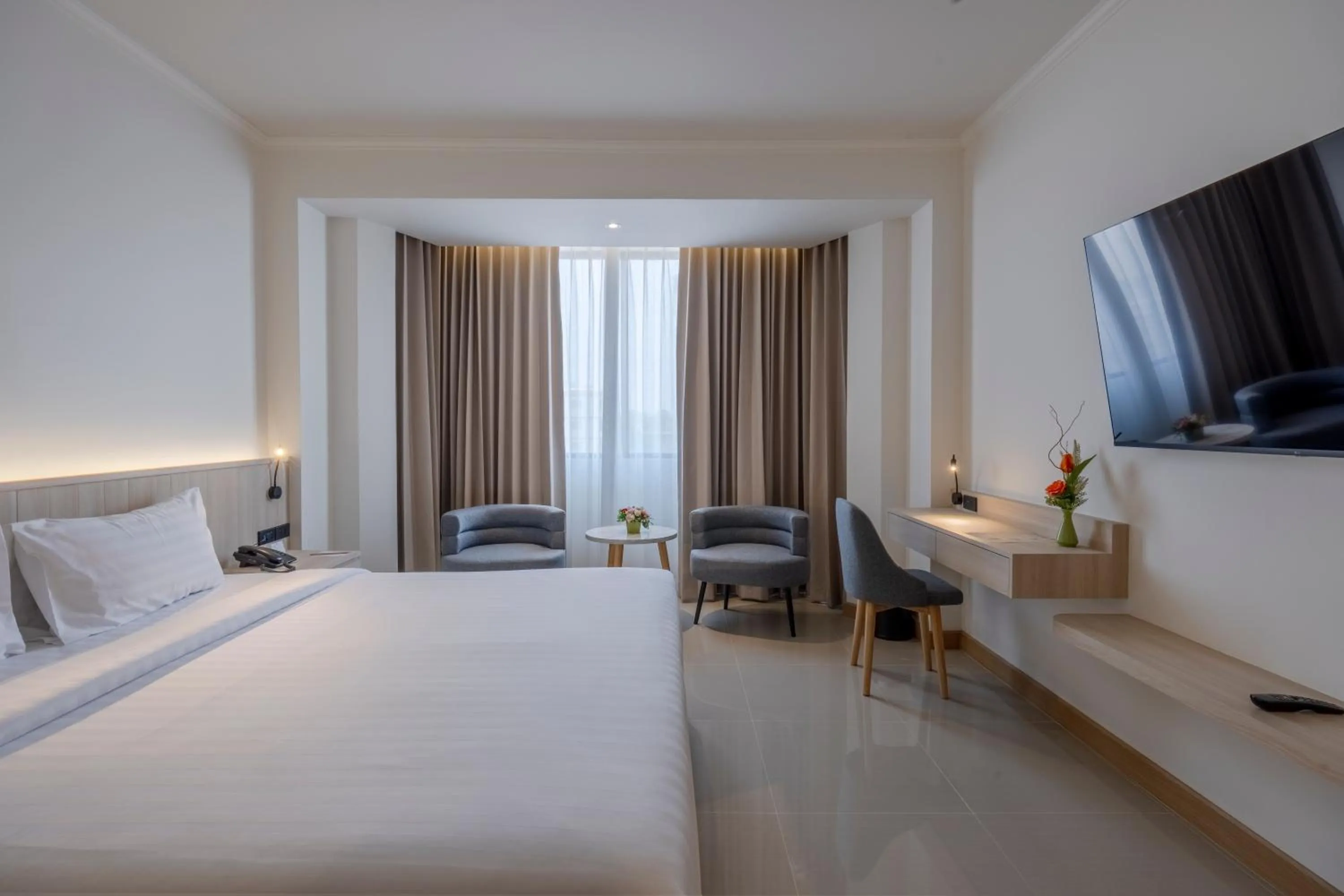 Seating area, Bed in The Maruay Garden Hotel