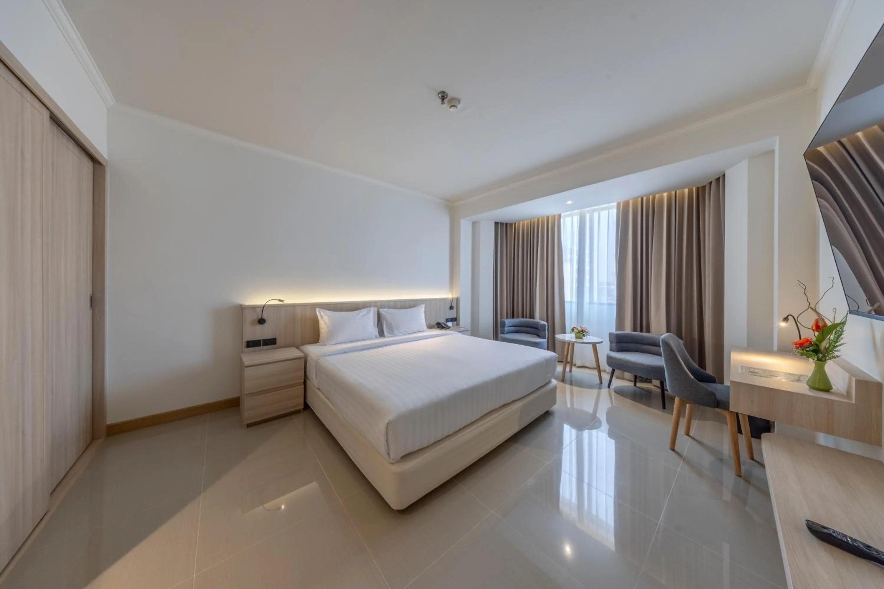 Photo of the whole room, Bed in The Maruay Garden Hotel