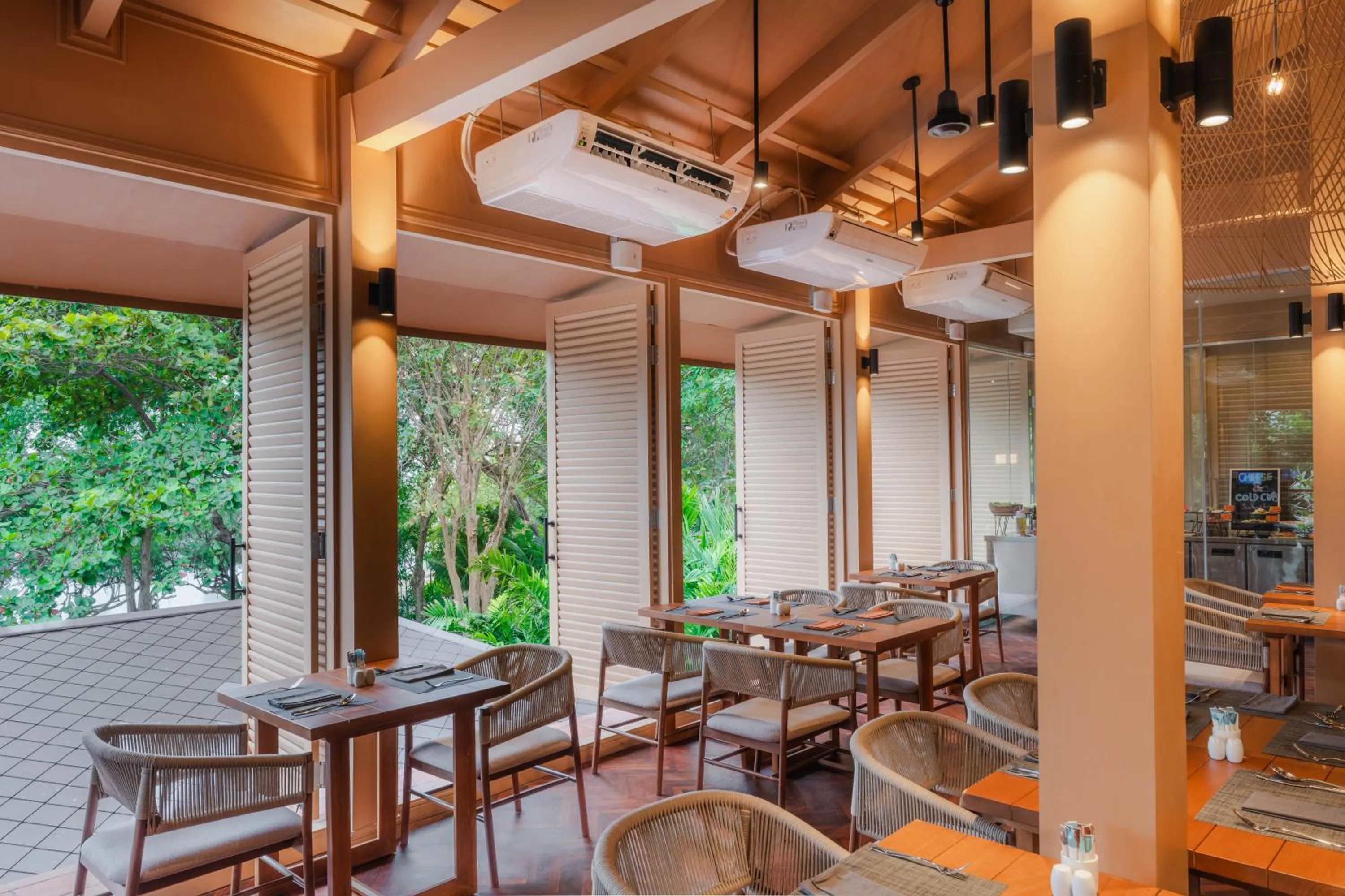 Restaurant/places to eat in Kira Baya Koh Samed