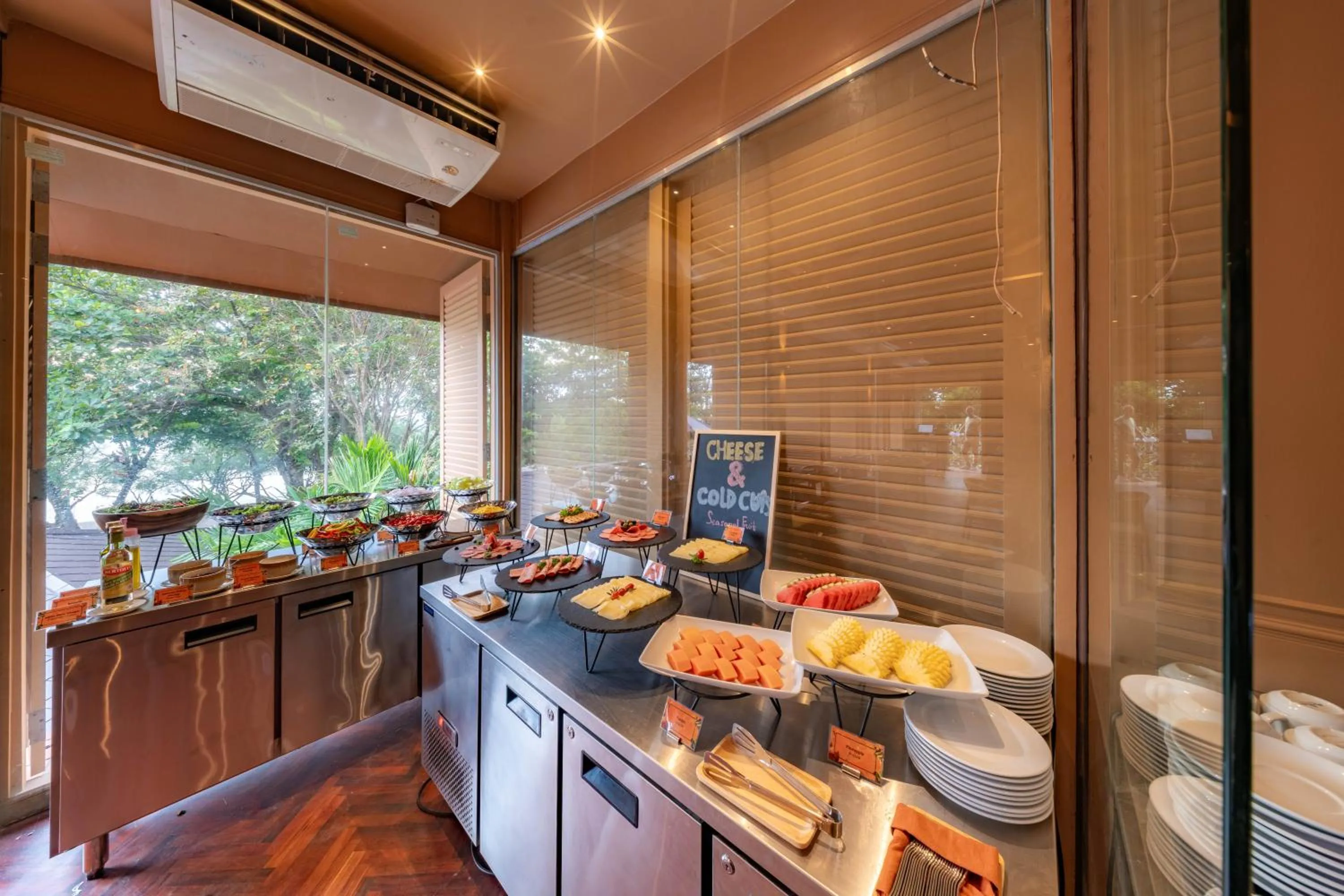 Restaurant/places to eat in Kira Baya Koh Samed