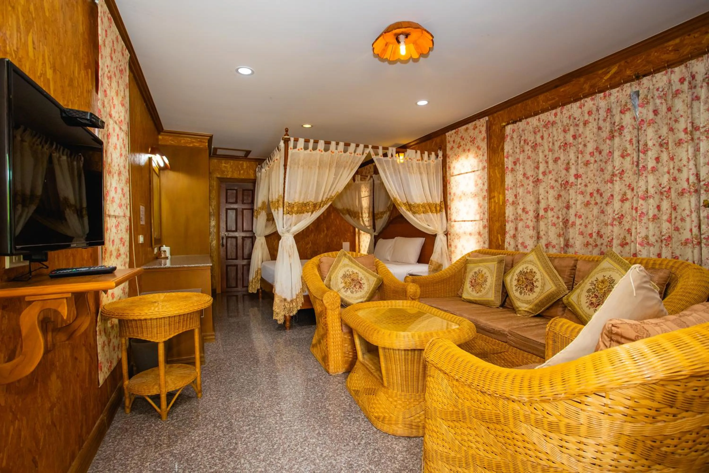 Bed in Chatsuree Boutique Resort