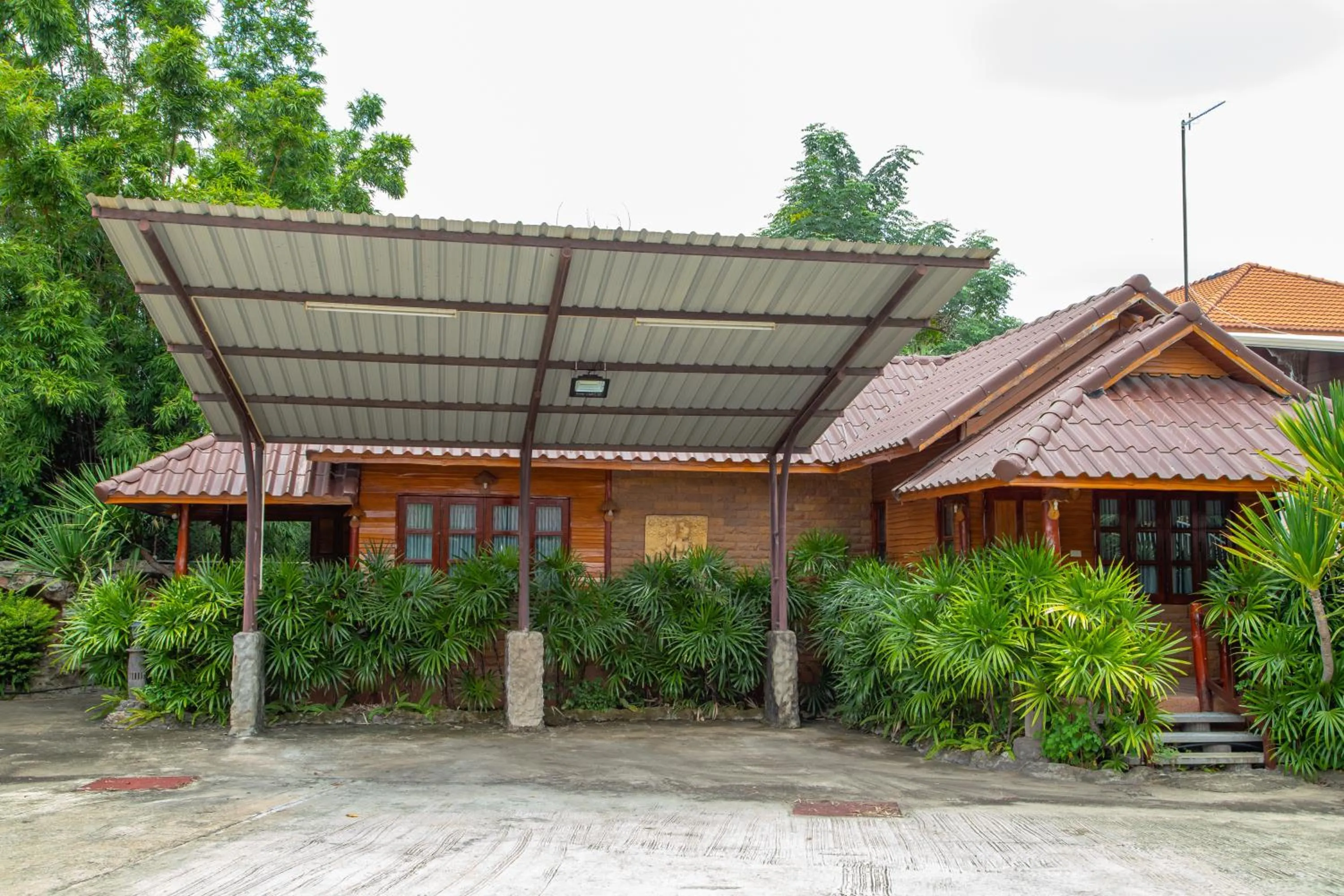 Parking in Chatsuree Boutique Resort