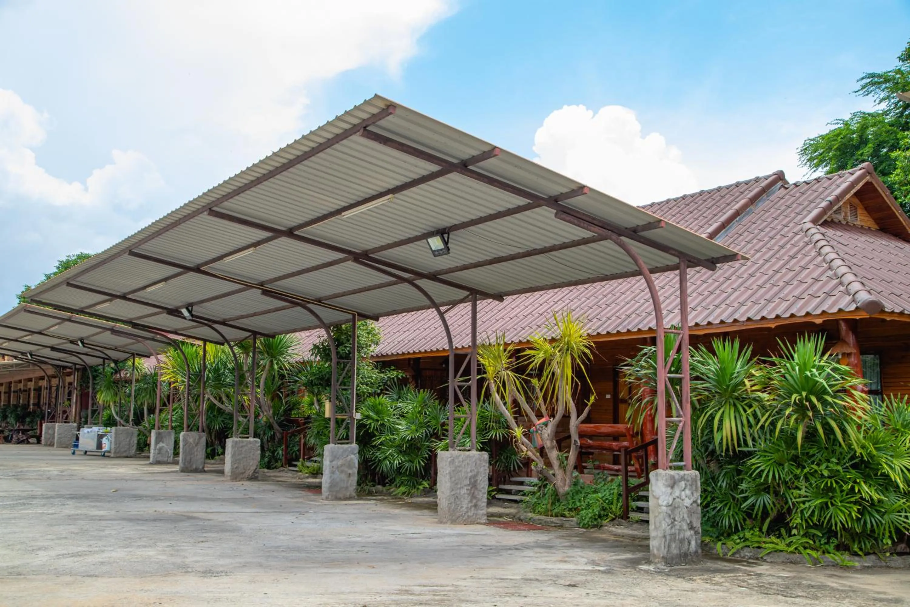 Parking in Chatsuree Boutique Resort